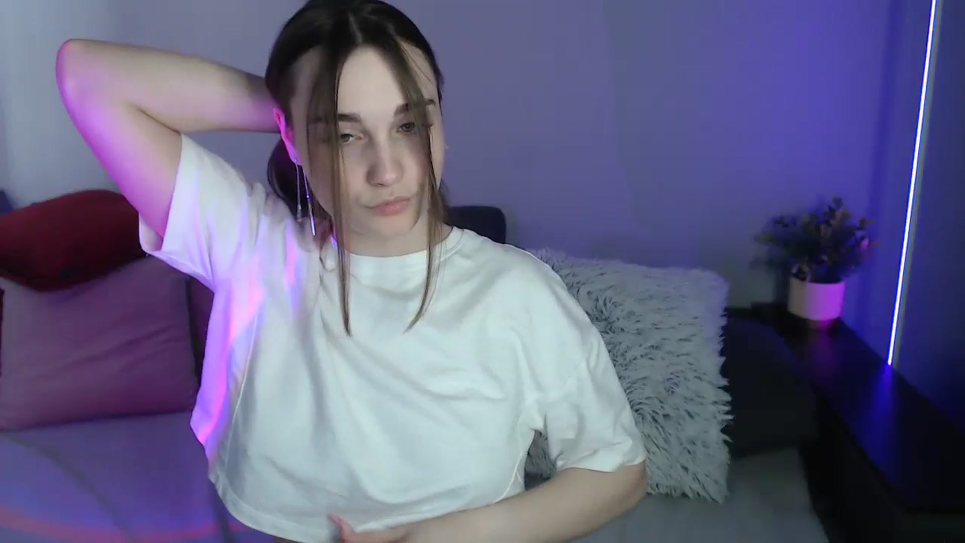 Gallery image thumbnail from LaneyGrey's myfreecams stream on, 06/05/2024, 13:21 image 5 of 20