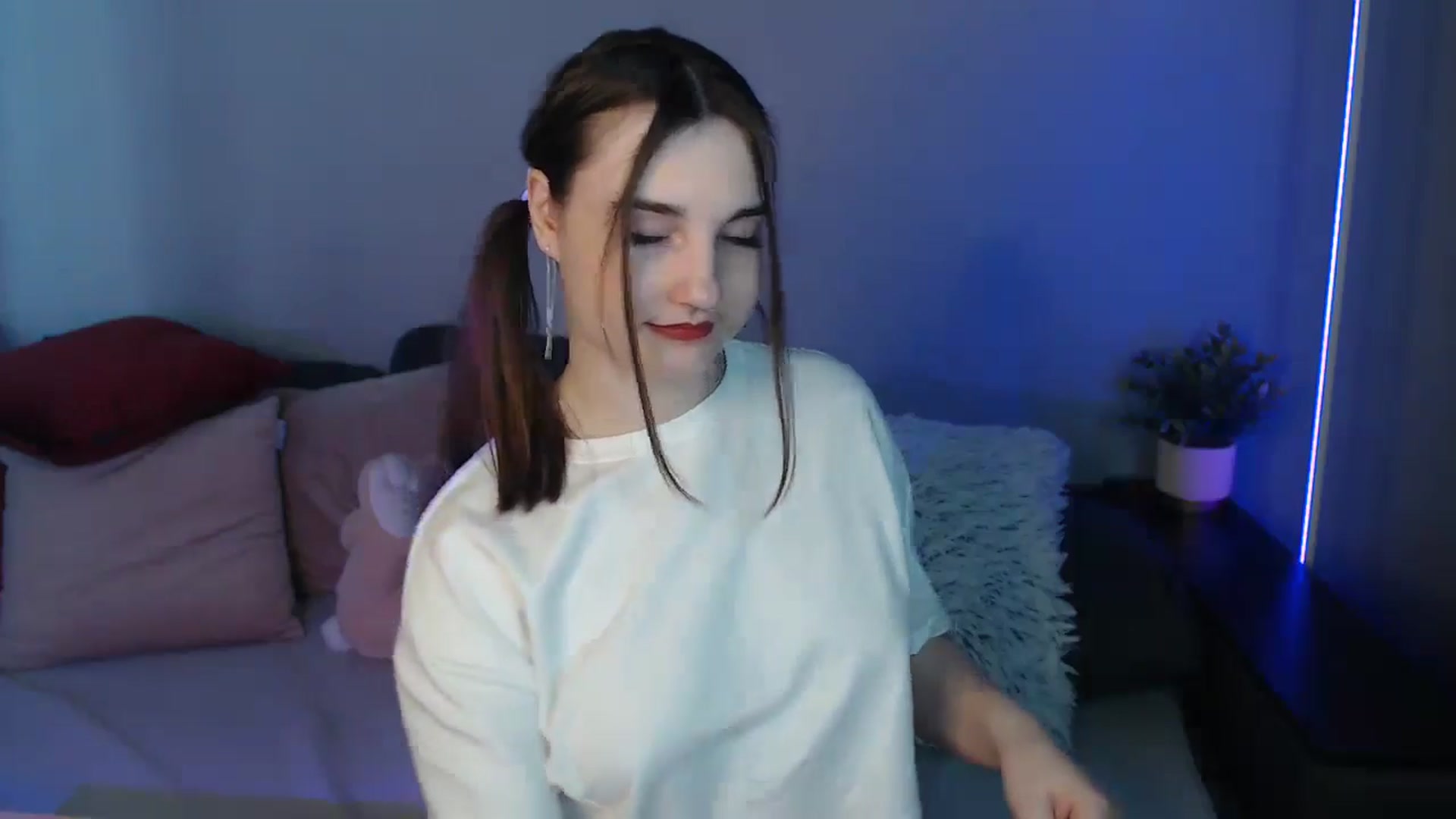 Gallery image thumbnail from LaneyGrey's myfreecams stream on, 06/05/2024, 13:21 image 19 of 20