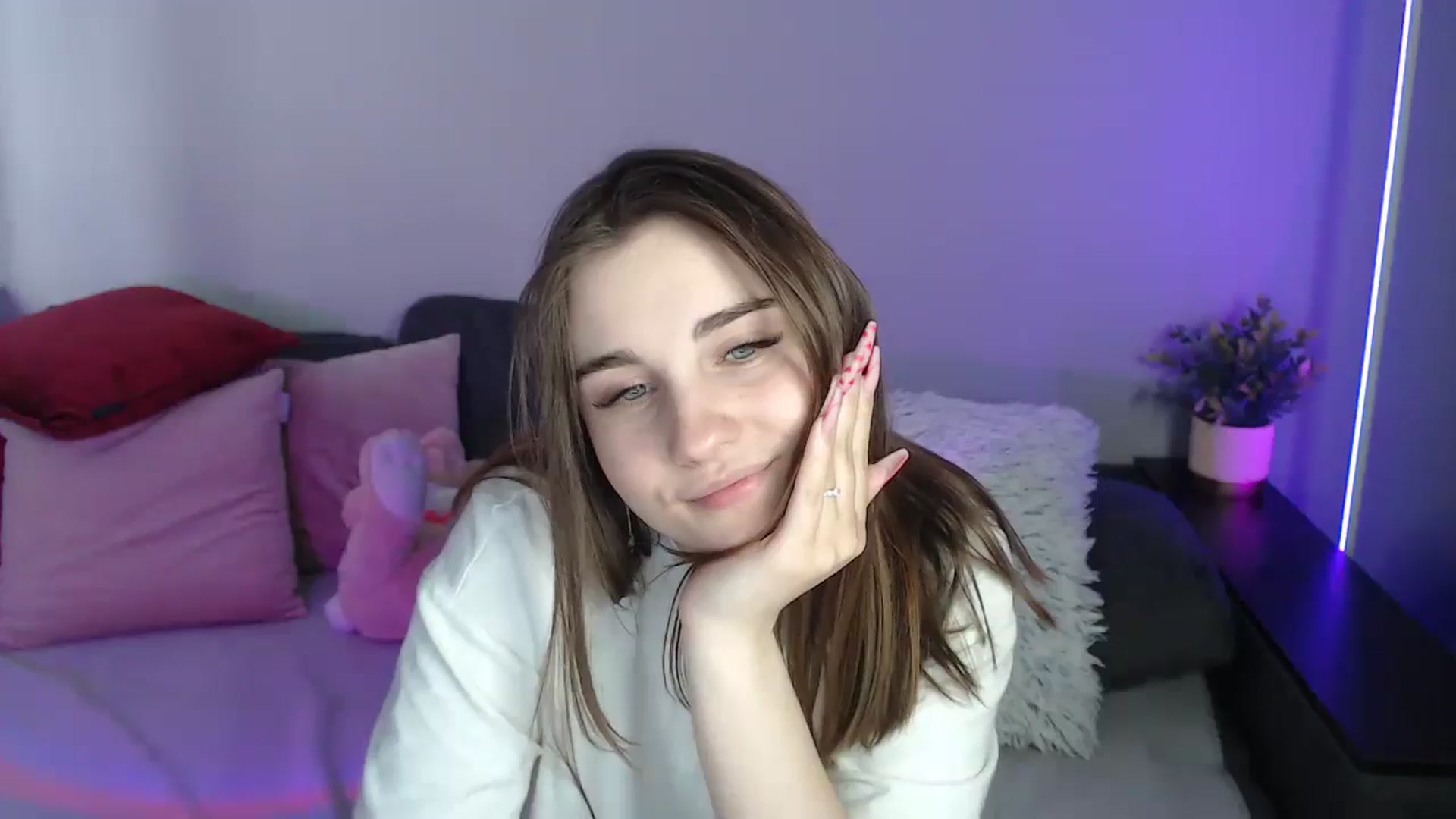 Gallery image thumbnail from LaneyGrey's myfreecams stream on, 06/05/2024, 13:21 image 1 of 20