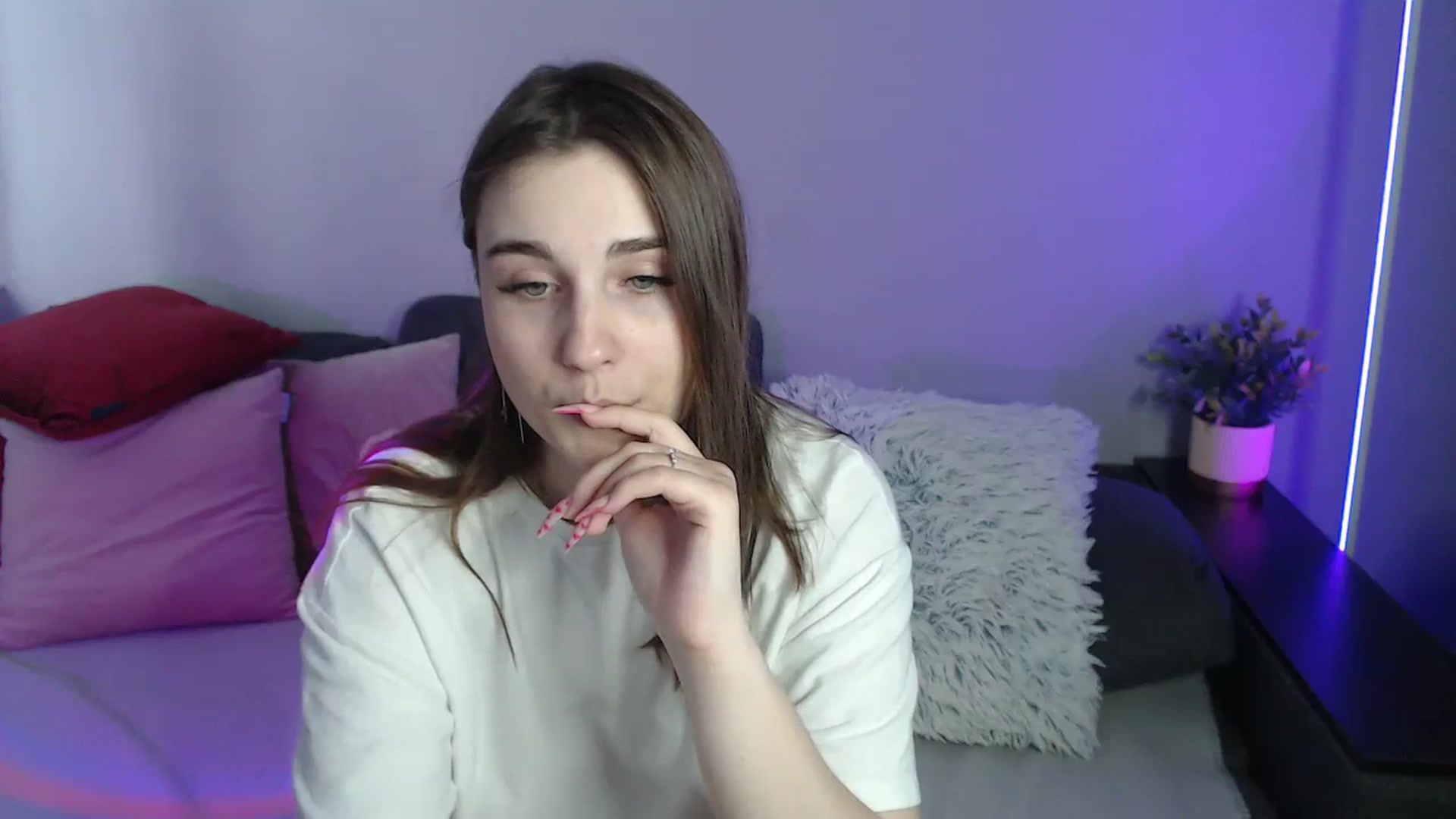 Gallery image thumbnail from LaneyGrey's myfreecams stream on, 06/05/2024, 13:21 image 2 of 20