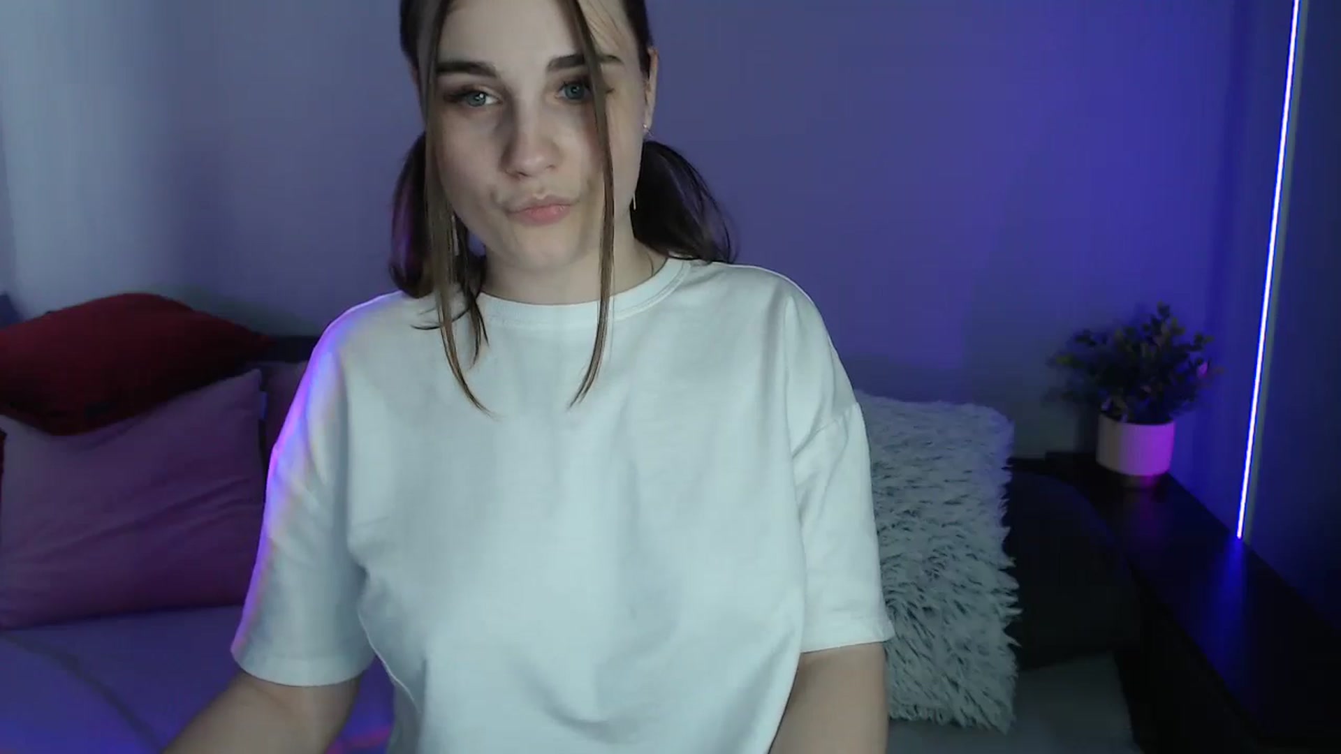 Gallery image thumbnail from LaneyGrey's myfreecams stream on, 06/05/2024, 13:21 image 11 of 20