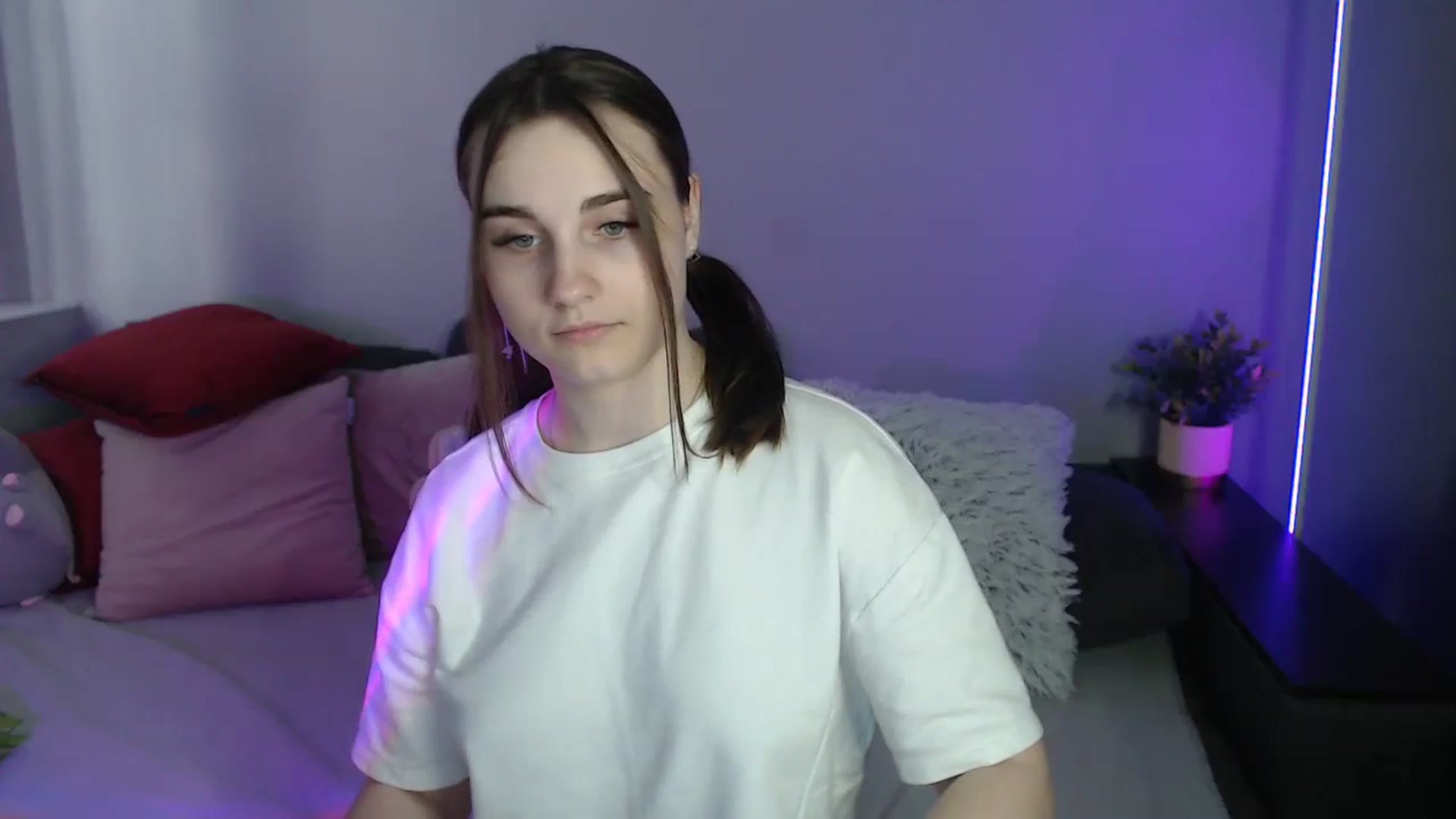 Gallery image thumbnail from LaneyGrey's myfreecams stream on, 06/05/2024, 13:21 image 14 of 20