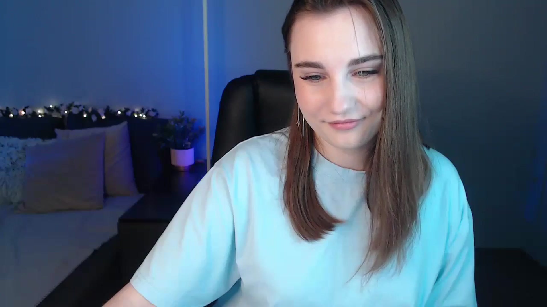 Gallery image thumbnail from LaneyGrey's myfreecams stream on, 06/10/2024, 08:59 image 5 of 20