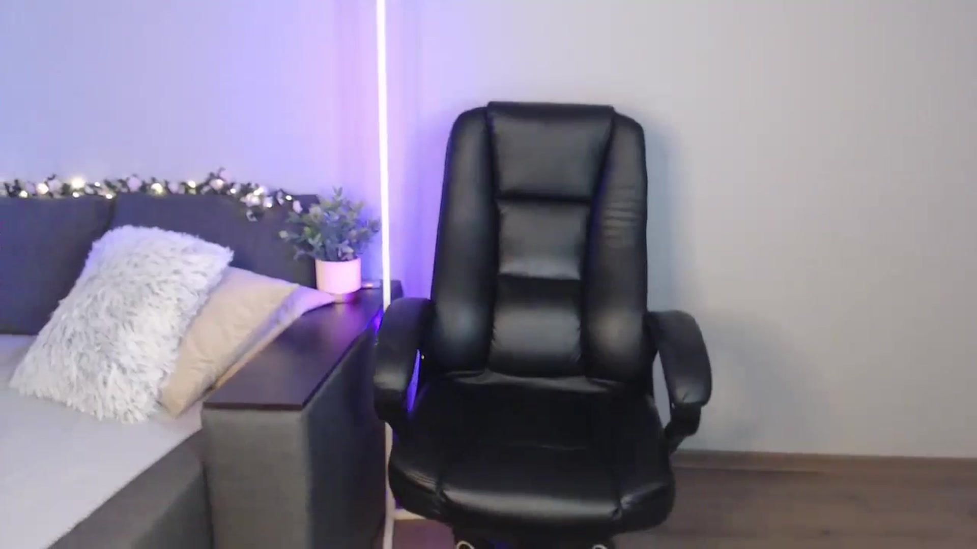 Gallery image thumbnail from LaneyGrey's myfreecams stream on, 06/10/2024, 13:54 image 11 of 20