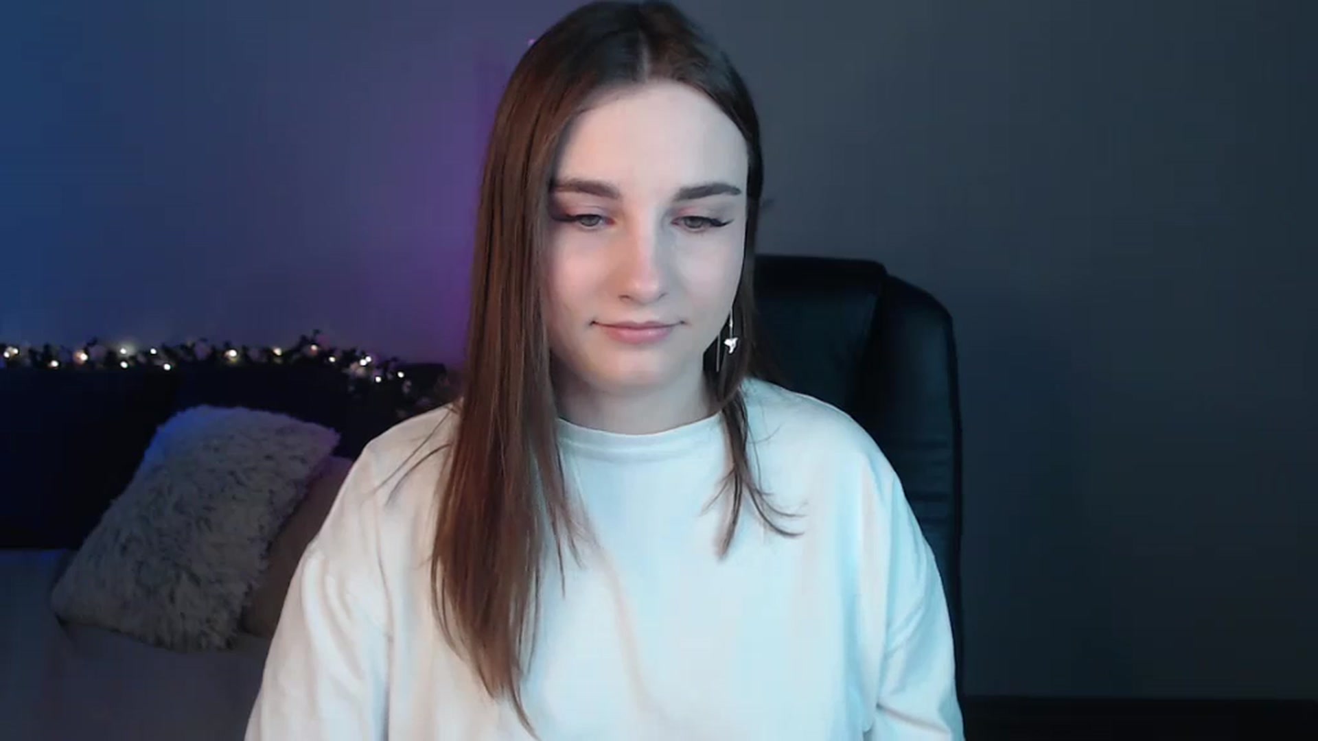 Gallery image thumbnail from LaneyGrey's myfreecams stream on, 06/11/2024, 09:15 image 4 of 20