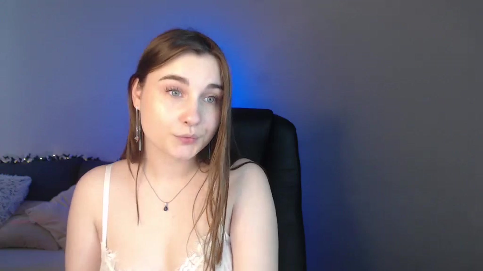 Gallery image thumbnail from LaneyGrey's myfreecams stream on, 06/20/2024, 13:13 image 8 of 20