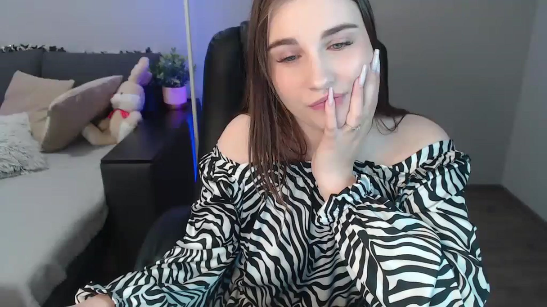 Gallery image thumbnail from LaneyGrey's myfreecams stream on, 06/21/2024, 09:07 image 8 of 20