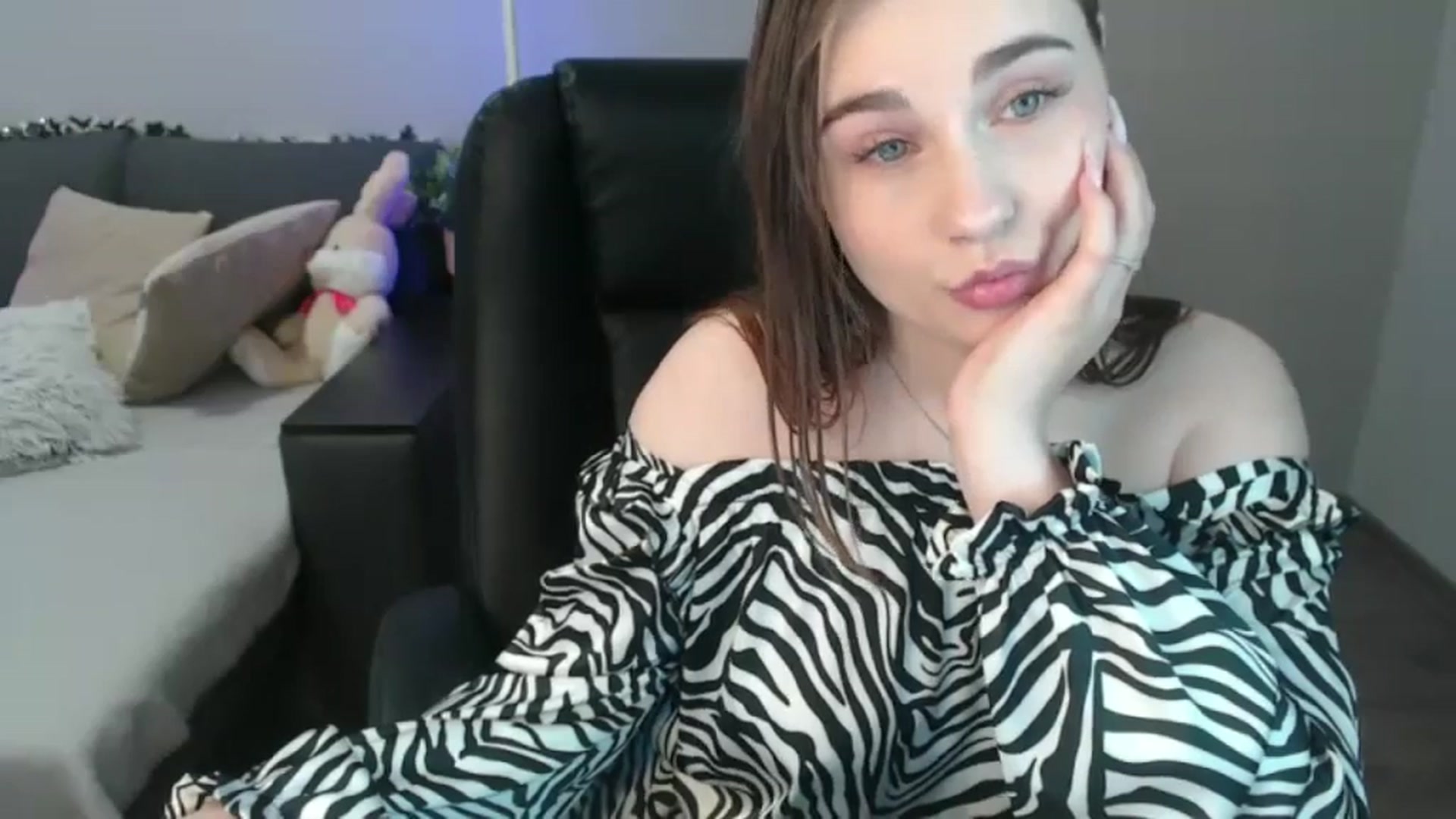 Gallery image thumbnail from LaneyGrey's myfreecams stream on, 06/21/2024, 09:07 image 5 of 20