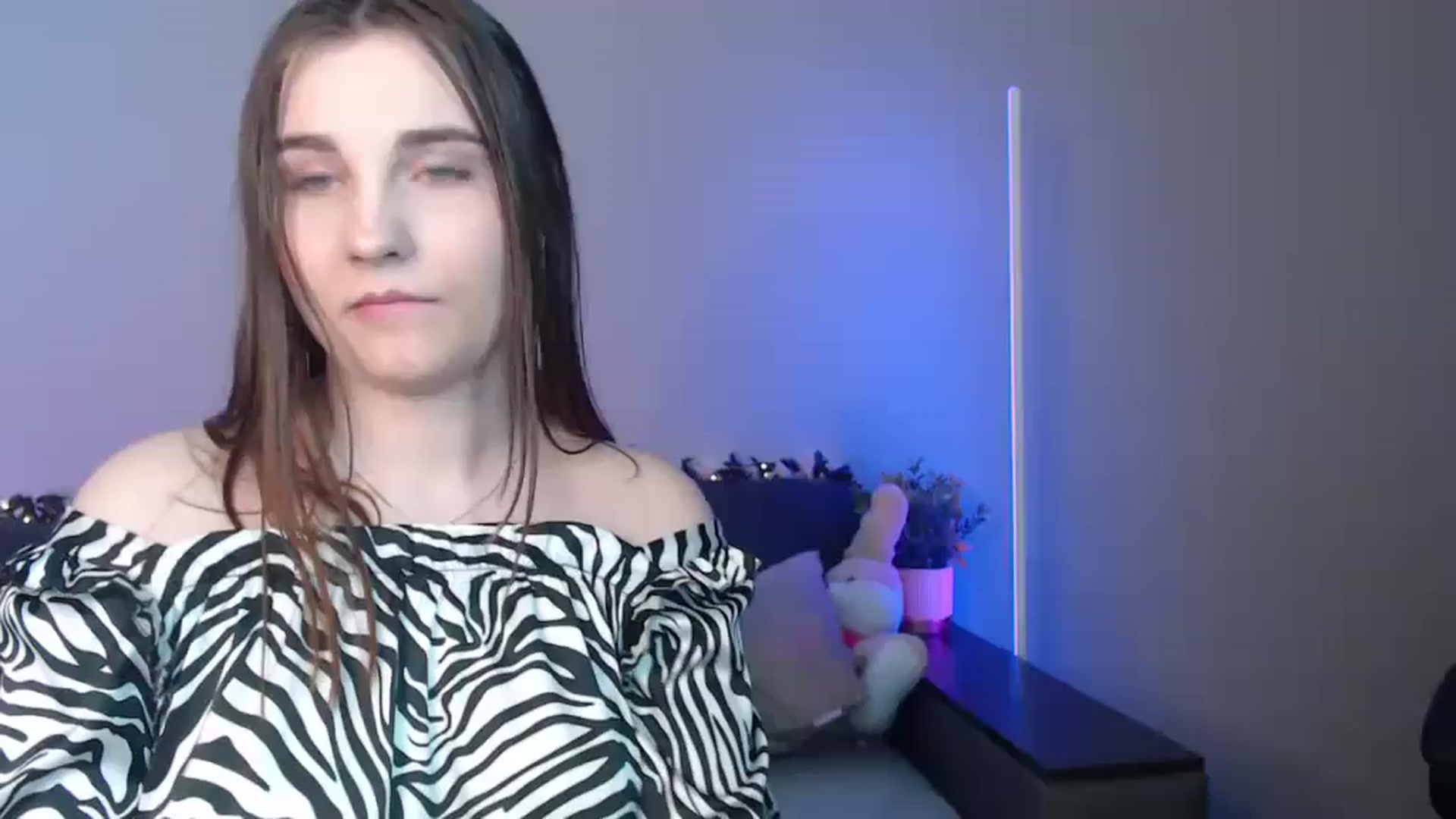 Gallery image thumbnail from LaneyGrey's myfreecams stream on, 06/21/2024, 10:45 image 1 of 20