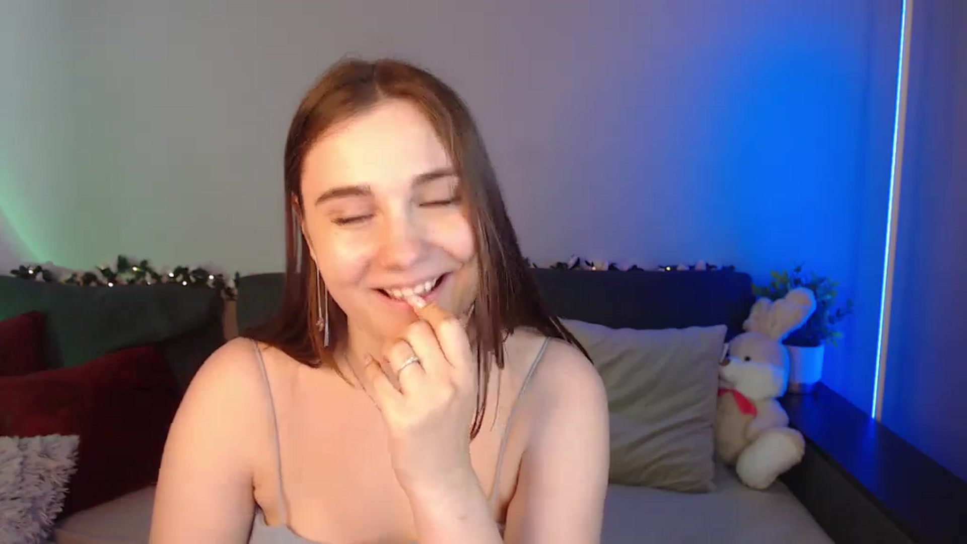 Gallery image thumbnail from LaneyGrey's myfreecams stream on, 06/22/2024, 13:38 image 17 of 20