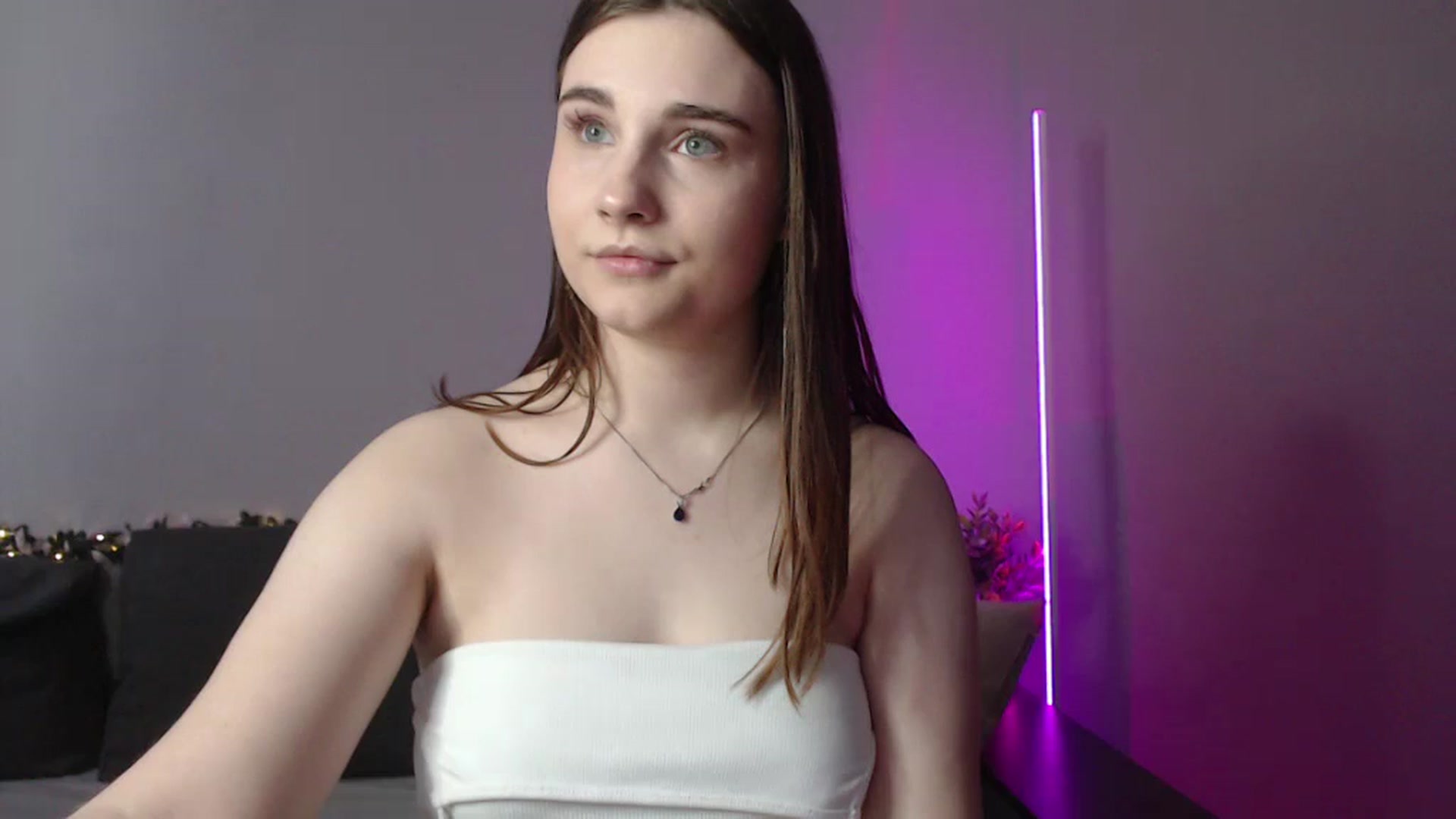 Gallery image thumbnail from LaneyGrey's myfreecams stream on, 06/24/2024, 13:16 image 2 of 20