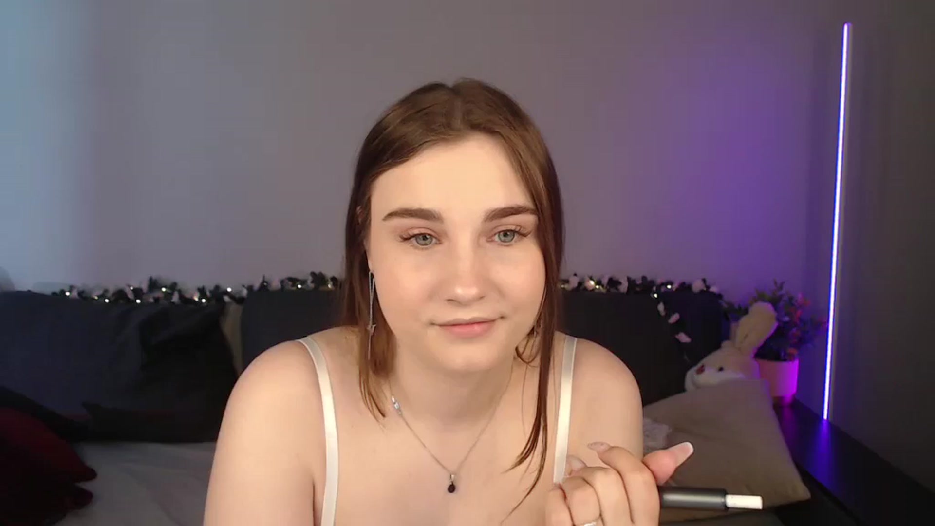 Gallery image thumbnail from LaneyGrey's myfreecams stream on, 06/25/2024, 08:43 image 2 of 20