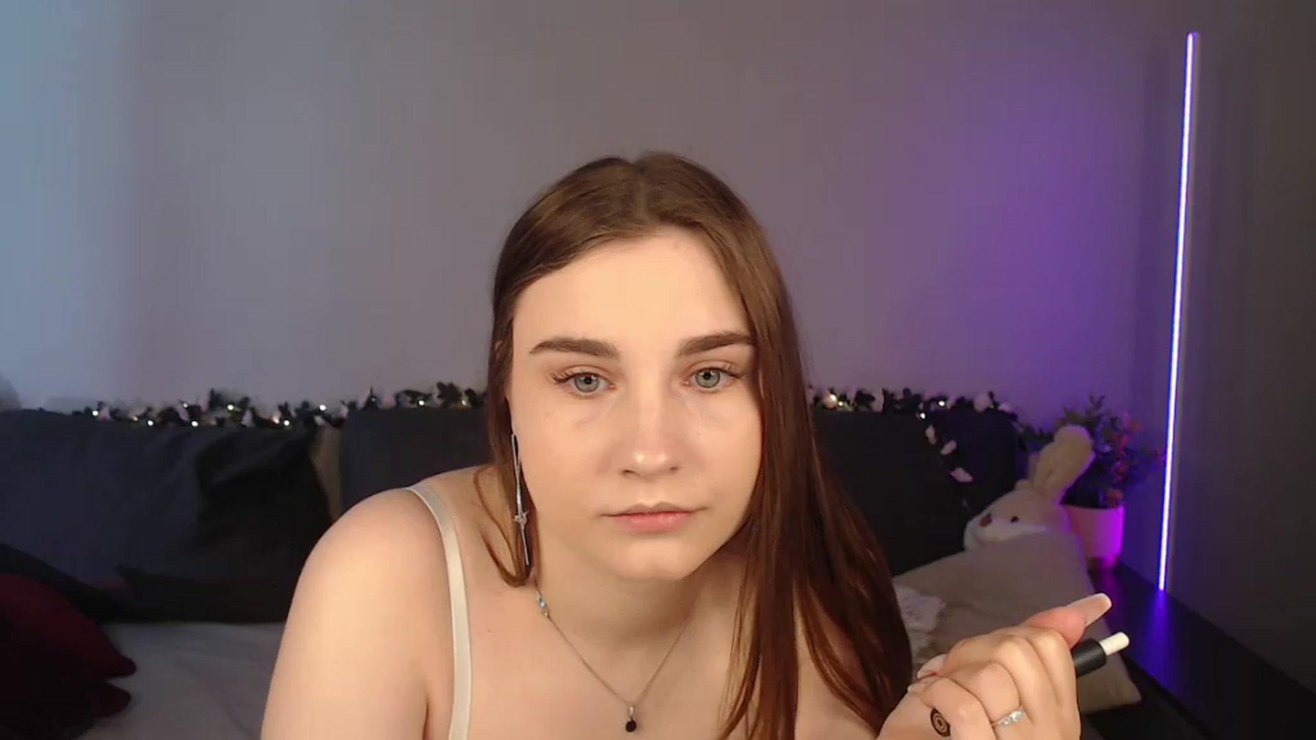 Gallery image thumbnail from LaneyGrey's myfreecams stream on, 06/25/2024, 08:43 image 1 of 20