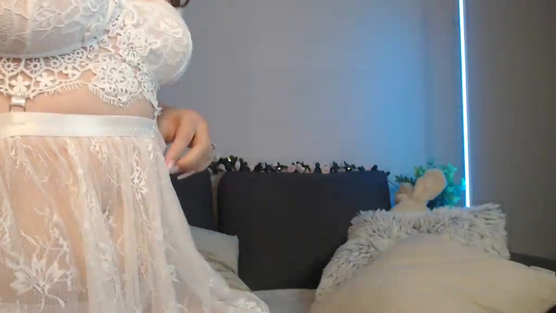 Gallery image thumbnail from LaneyGrey's myfreecams stream on, 06/26/2024, 12:22 image 3 of 20