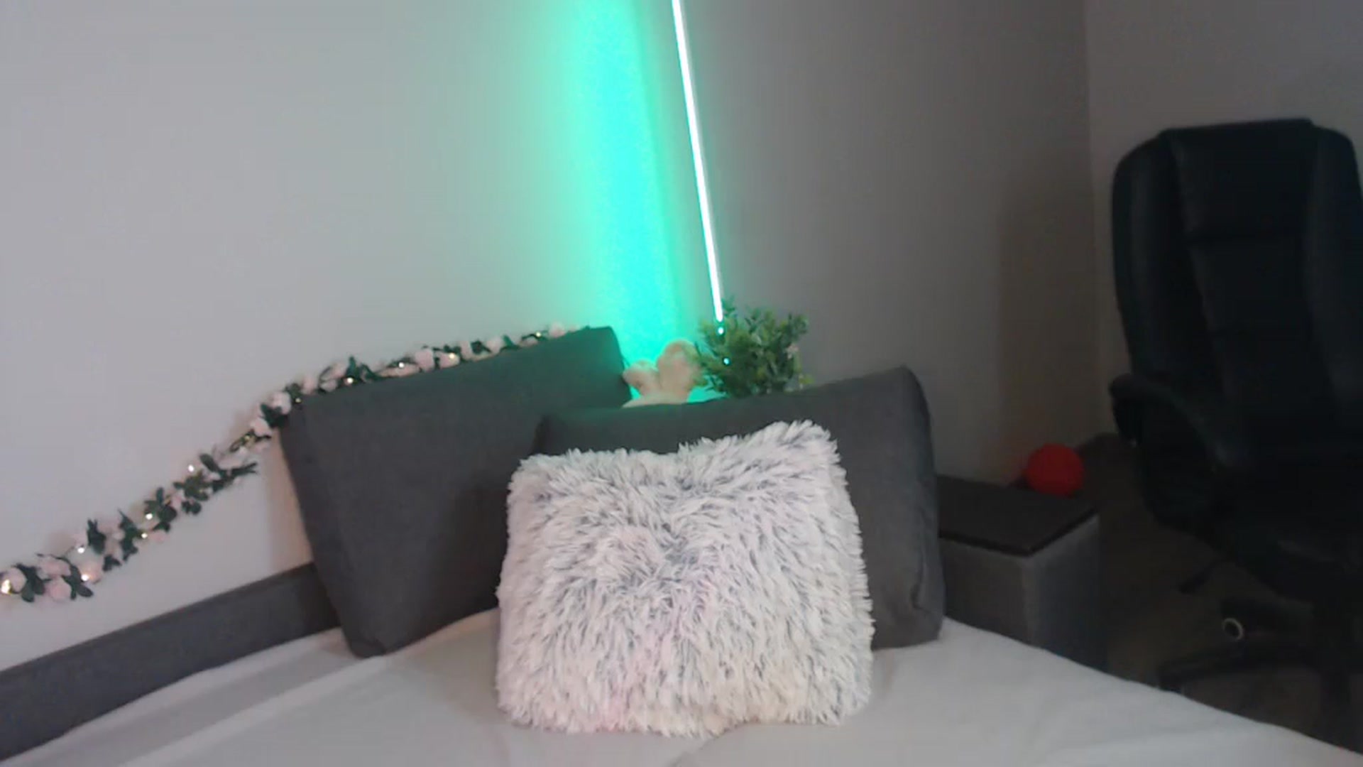 Gallery image thumbnail from LaneyGrey's myfreecams stream on, 06/30/2024, 10:07 image 15 of 20