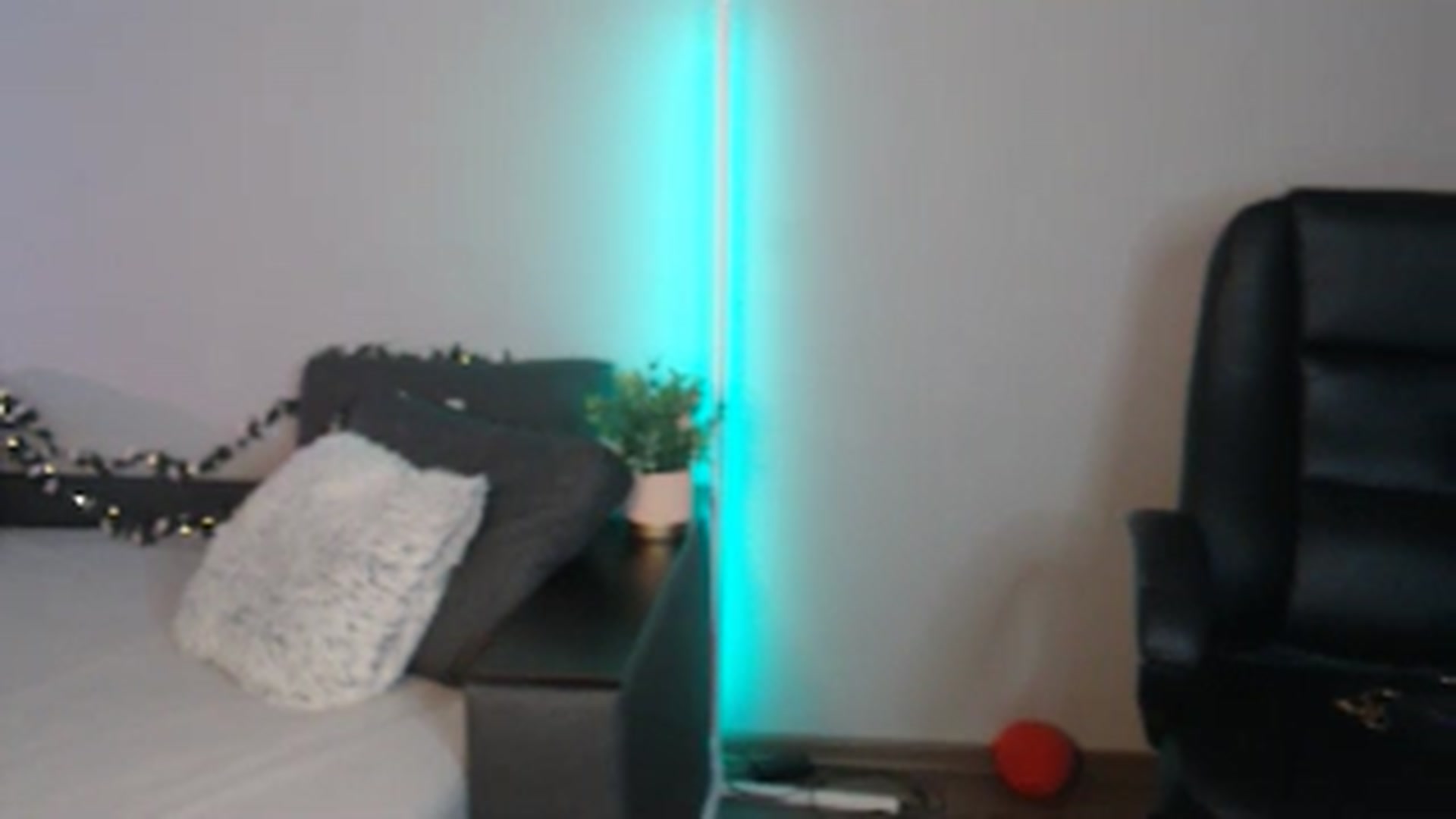 Gallery image thumbnail from LaneyGrey's myfreecams stream on, 07/06/2024, 09:29 image 9 of 20