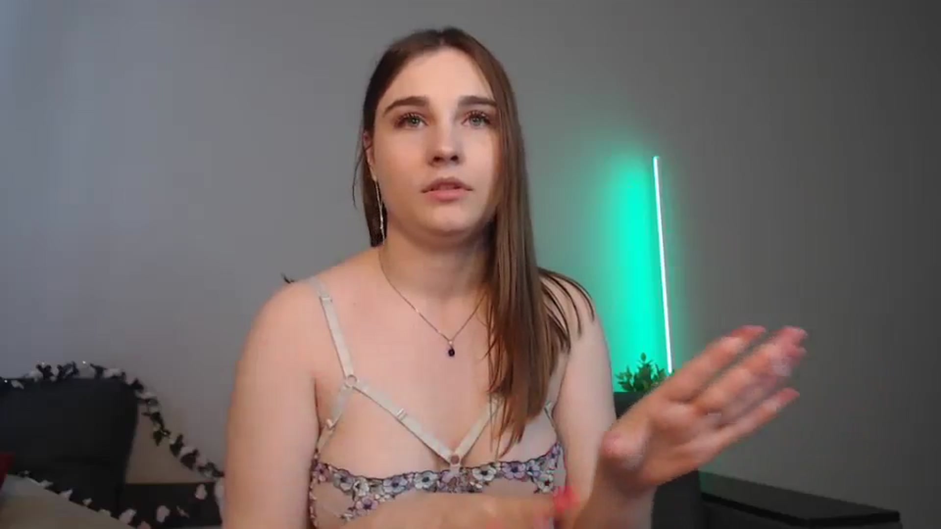 Gallery image thumbnail from LaneyGrey's myfreecams stream on, 07/24/2024, 11:13 image 11 of 20