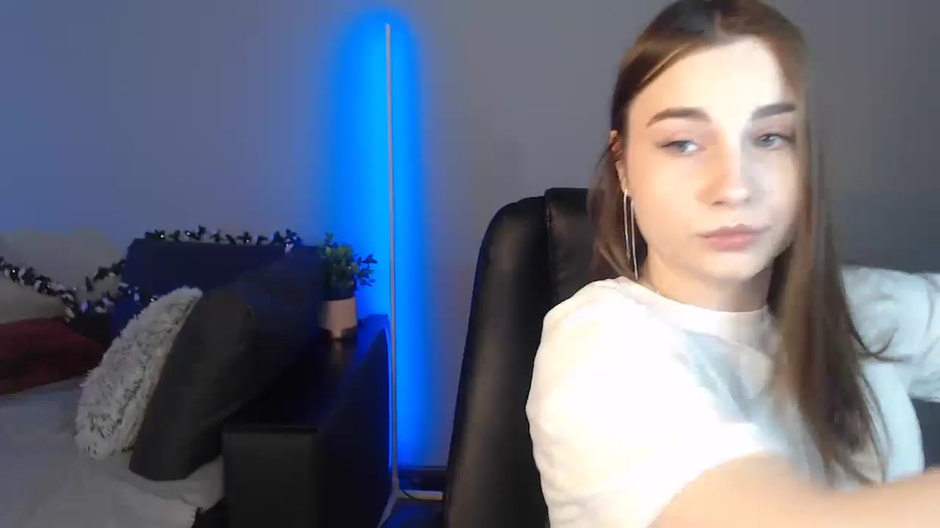Gallery image thumbnail from LaneyGrey's myfreecams stream on, 08/02/2024, 09:27 image 1 of 20