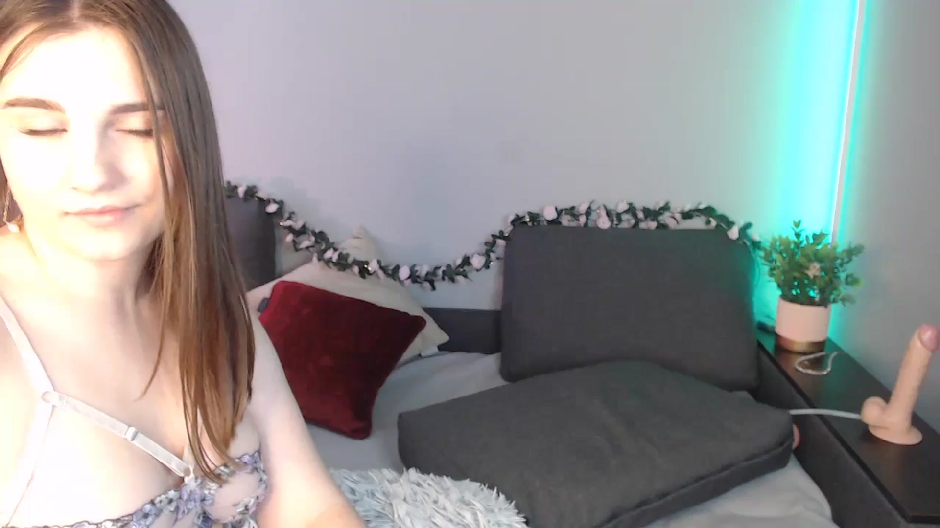 Gallery image thumbnail from LaneyGrey's myfreecams stream on, 08/04/2024, 09:43 image 14 of 20