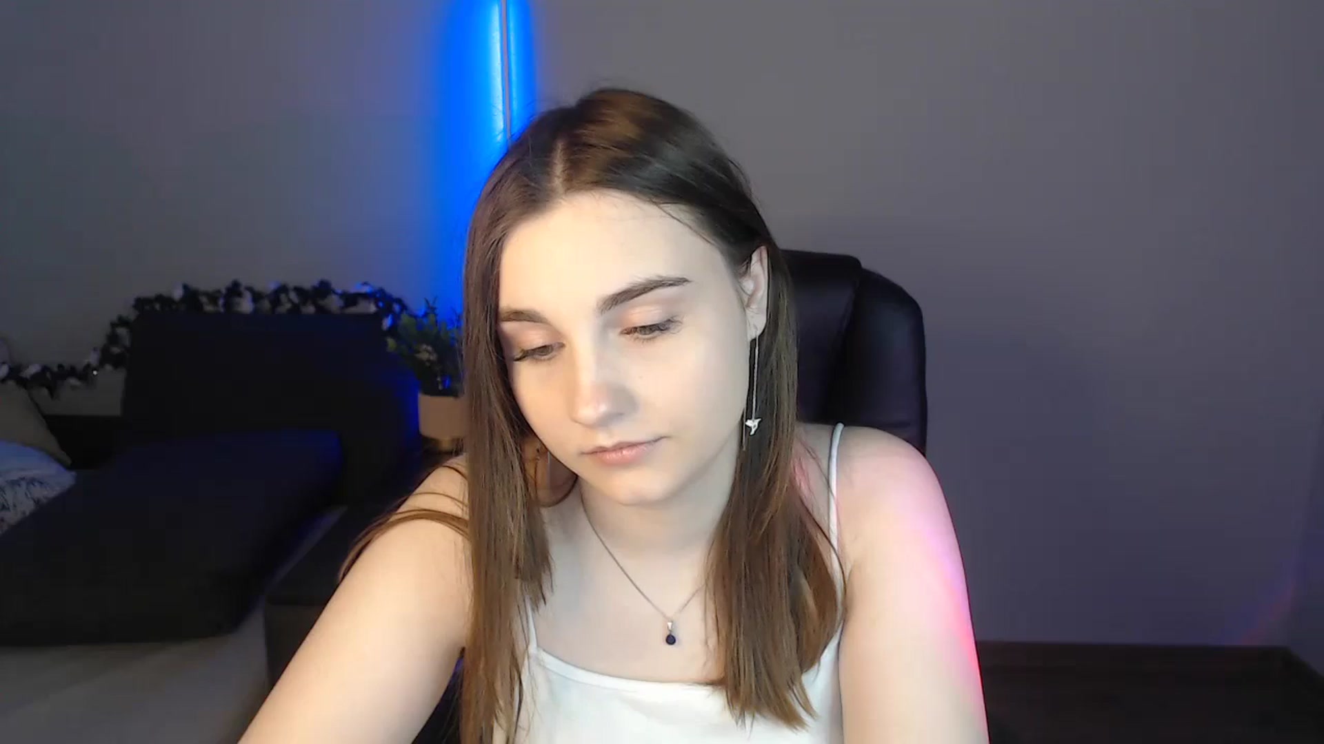 Gallery image thumbnail from LaneyGrey's myfreecams stream on, 08/05/2024, 09:13 image 1 of 20