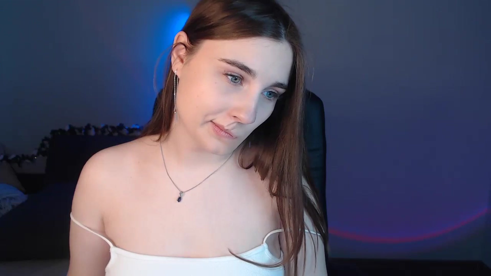 Gallery image thumbnail from LaneyGrey's myfreecams stream on, 08/05/2024, 09:13 image 10 of 20