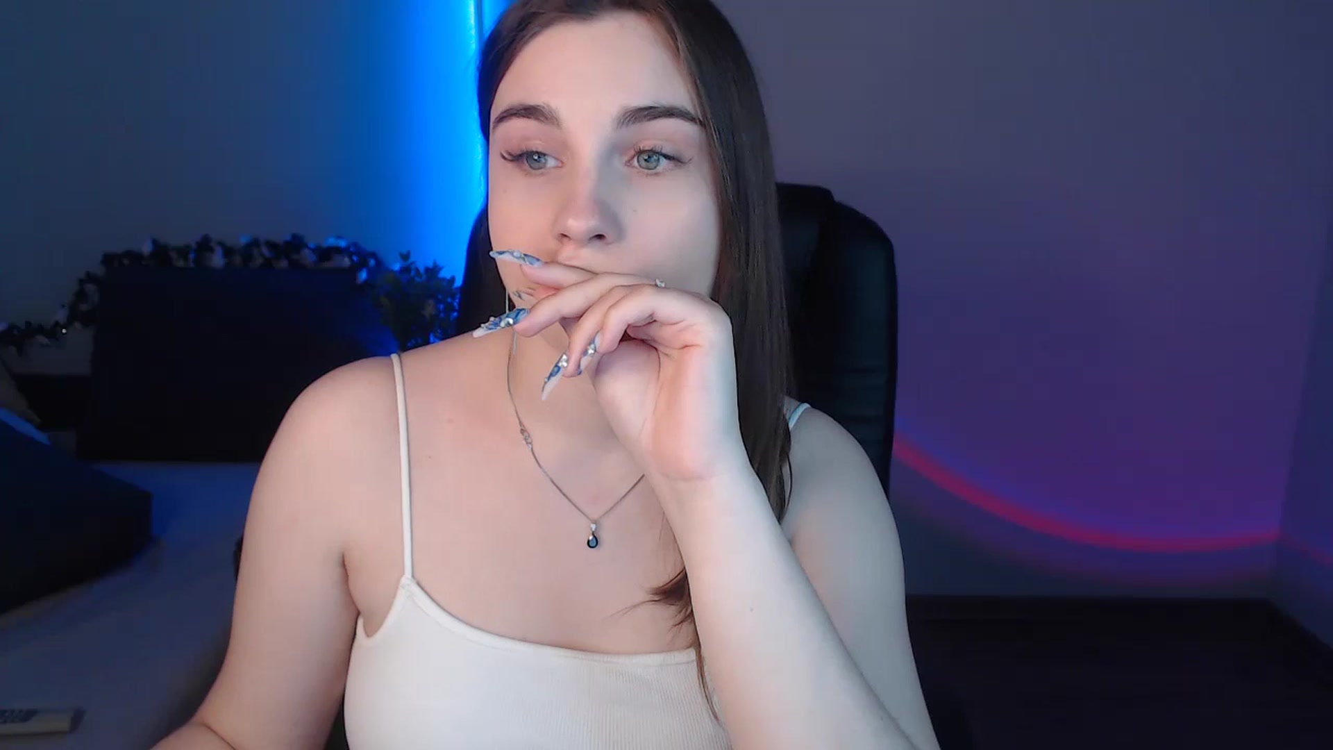 Gallery image thumbnail from LaneyGrey's myfreecams stream on, 08/05/2024, 10:04 image 17 of 20