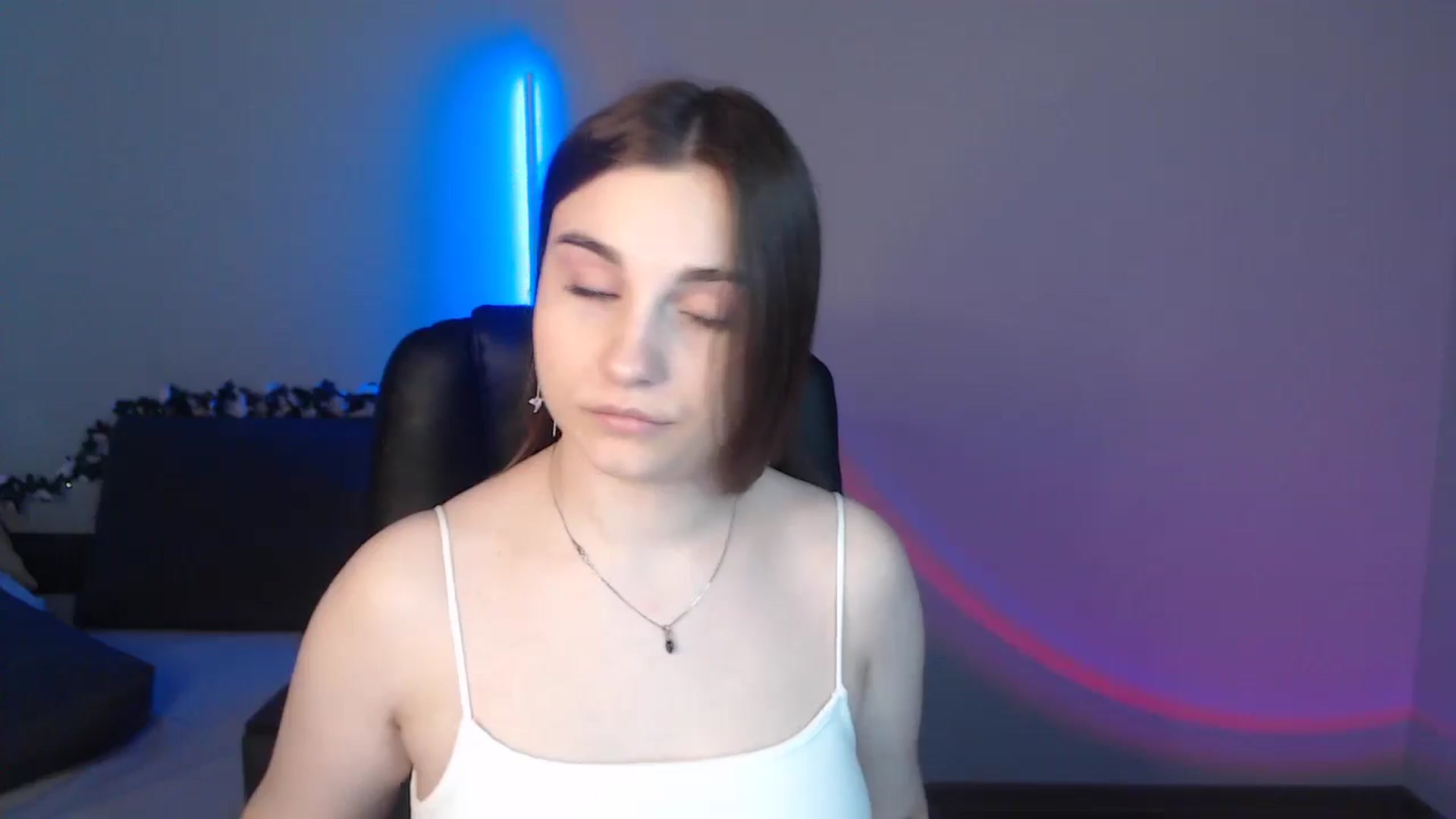Gallery image thumbnail from LaneyGrey's myfreecams stream on, 08/05/2024, 10:04 image 15 of 20