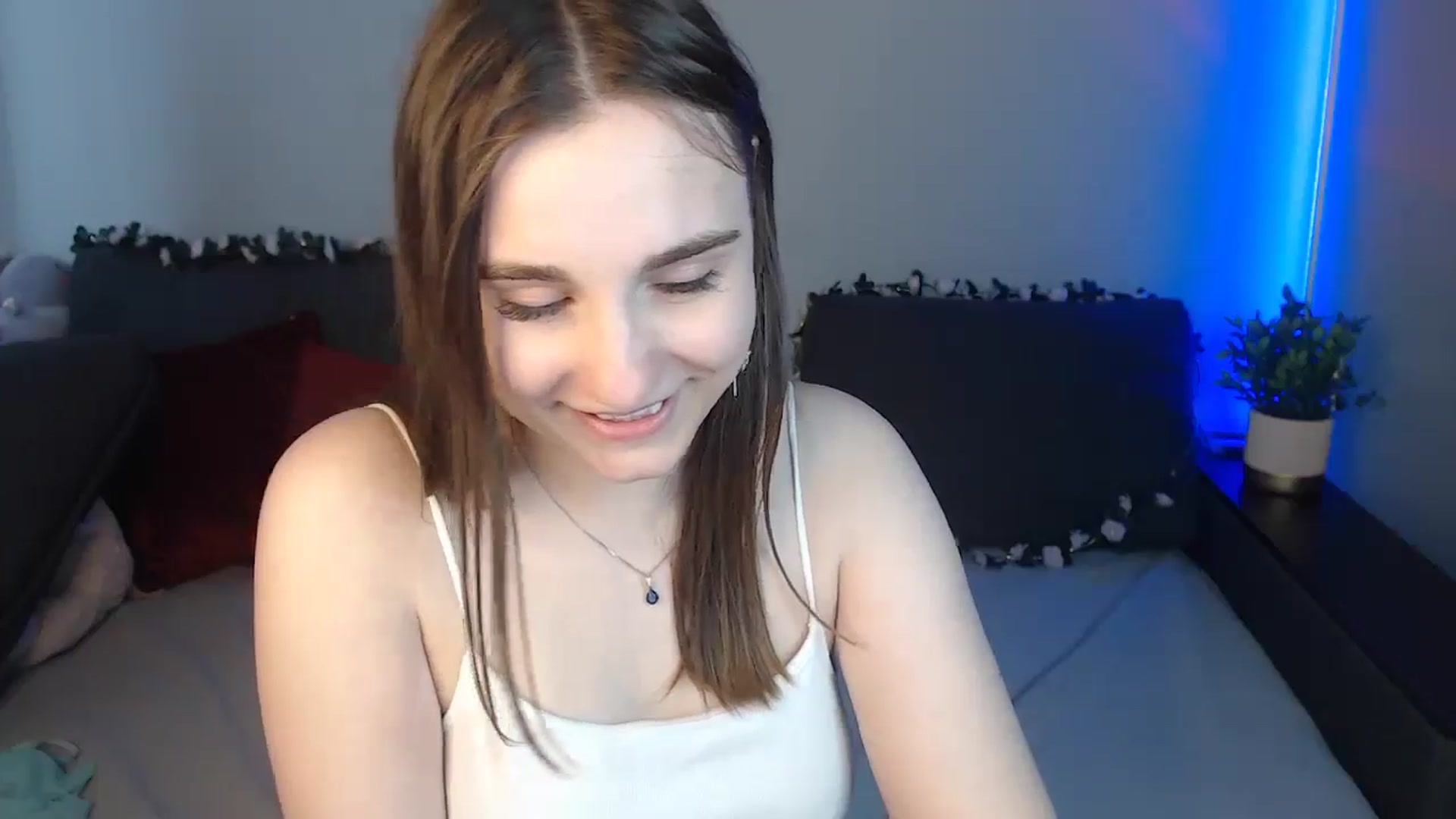 Gallery image thumbnail from LaneyGrey's myfreecams stream on, 08/05/2024, 13:26 image 13 of 20