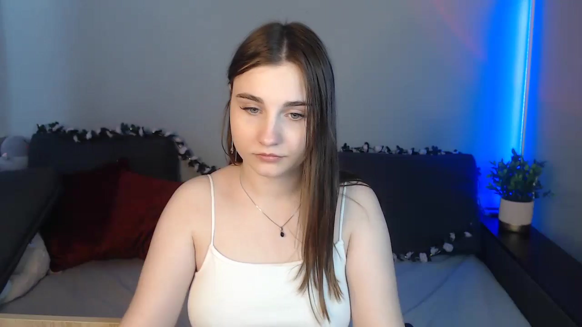 Gallery image thumbnail from LaneyGrey's myfreecams stream on, 08/05/2024, 13:49 image 1 of 20