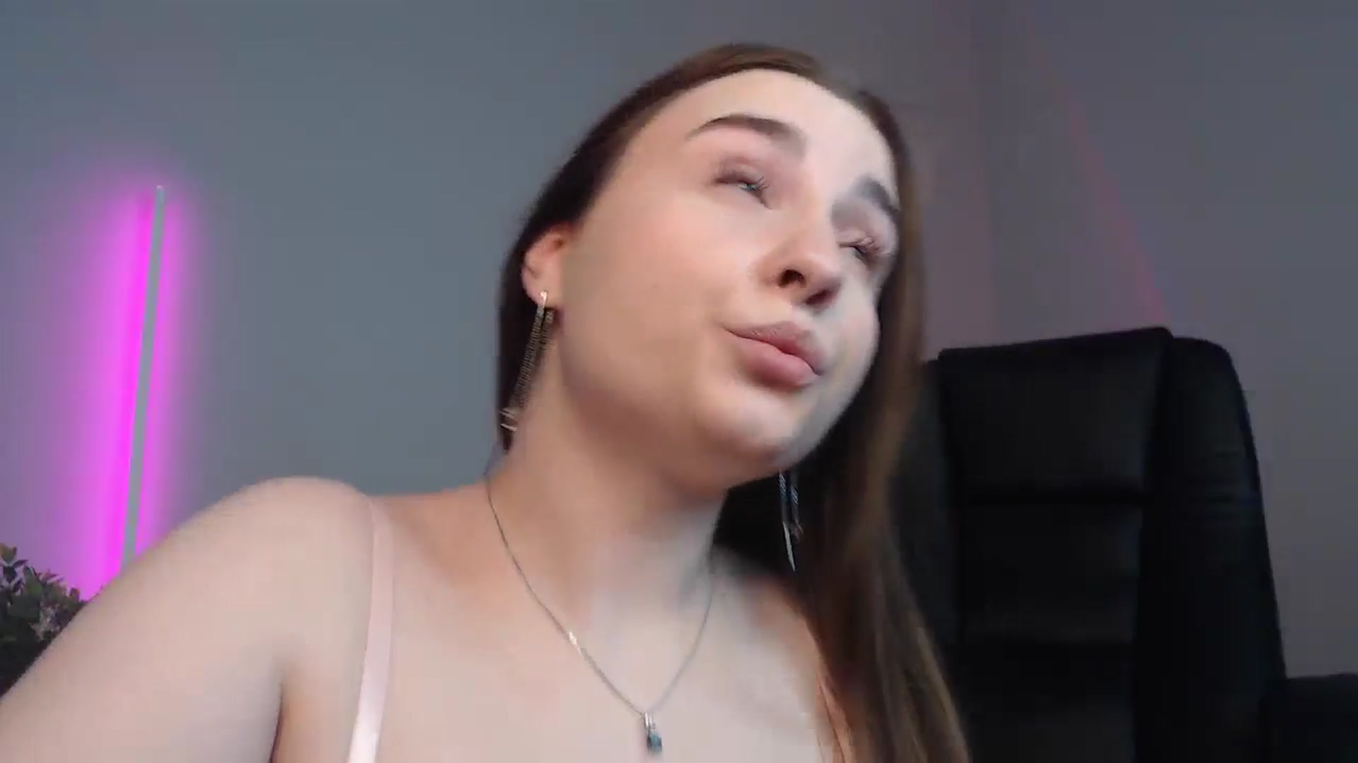 Gallery image thumbnail from LaneyGrey's myfreecams stream on, 08/06/2024, 09:21 image 15 of 20