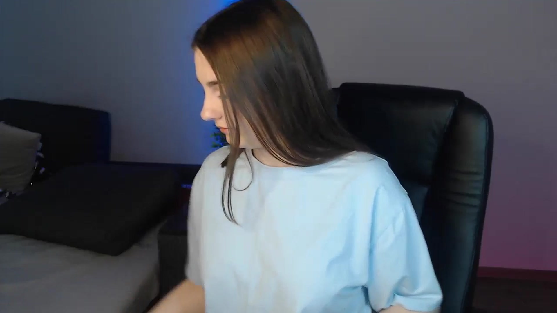 Gallery image thumbnail from LaneyGrey's myfreecams stream on, 08/09/2024, 08:18 image 8 of 20
