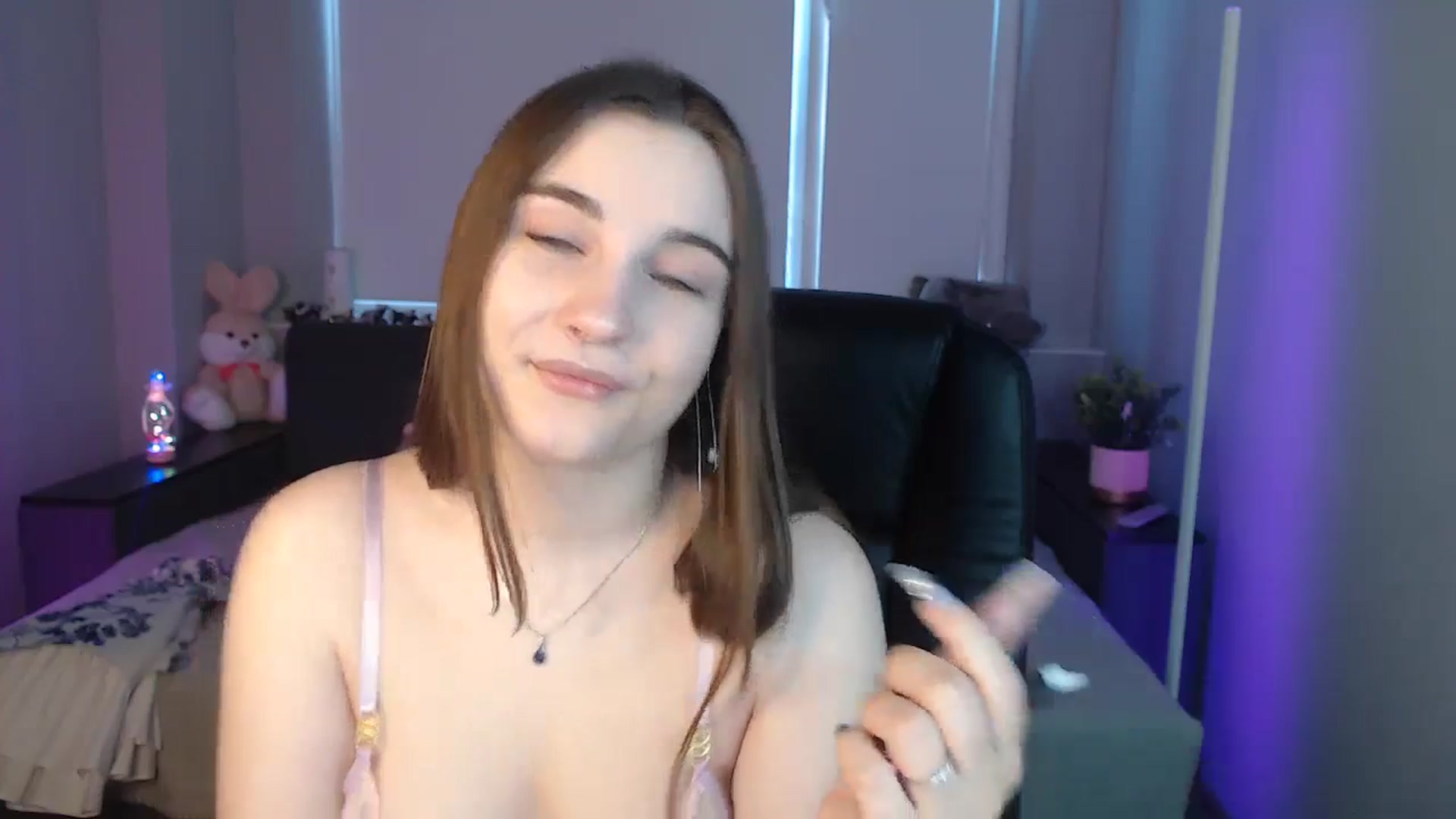 Gallery image thumbnail from LaneyGrey's myfreecams stream on, 08/10/2024, 08:42 image 6 of 20