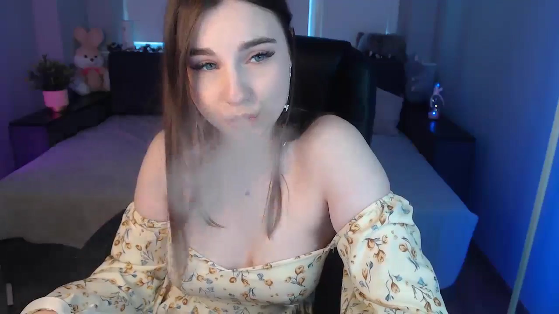 Gallery image thumbnail from LaneyGrey's myfreecams stream on, 08/11/2024, 09:05 image 11 of 20