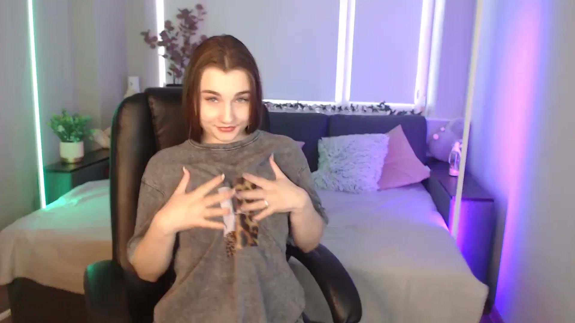Gallery image thumbnail from LaneyGrey's myfreecams stream on, 09/03/2024, 09:32 image 1 of 20