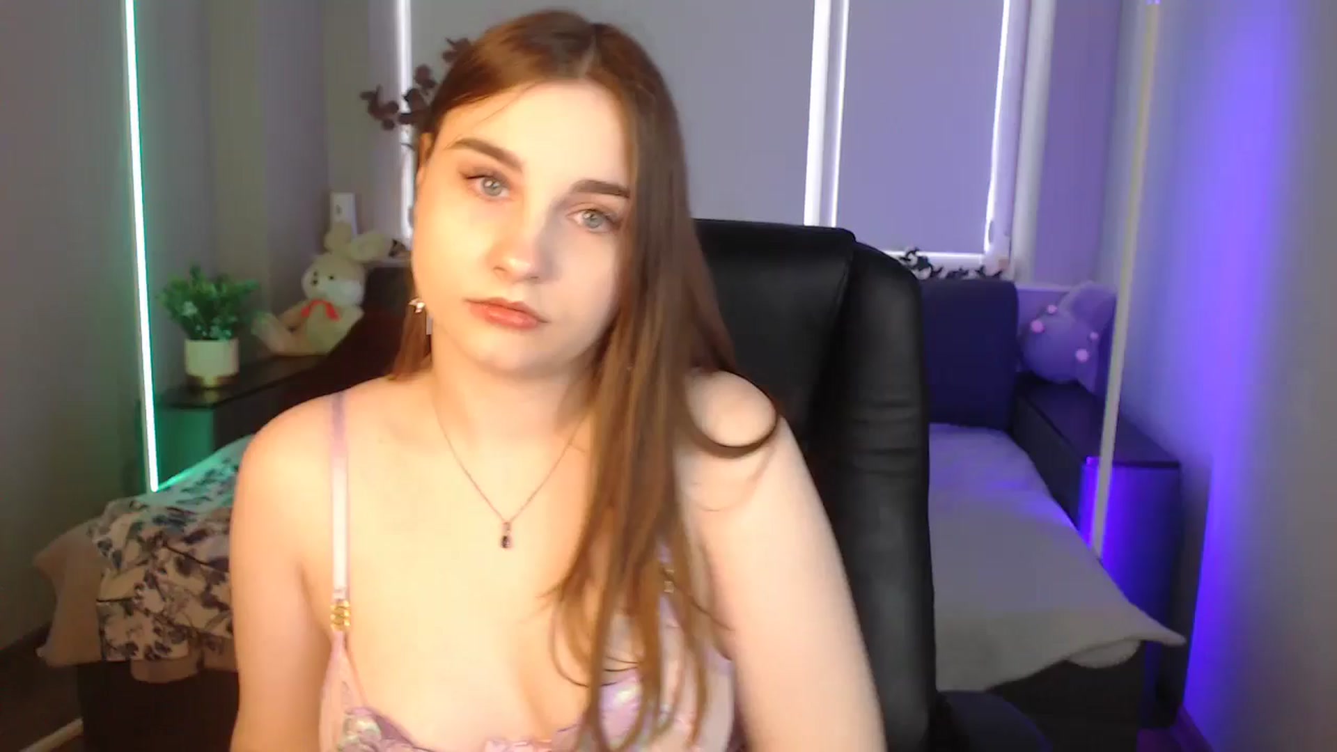 Gallery image thumbnail from LaneyGrey's myfreecams stream on, 09/04/2024, 10:27 image 1 of 20