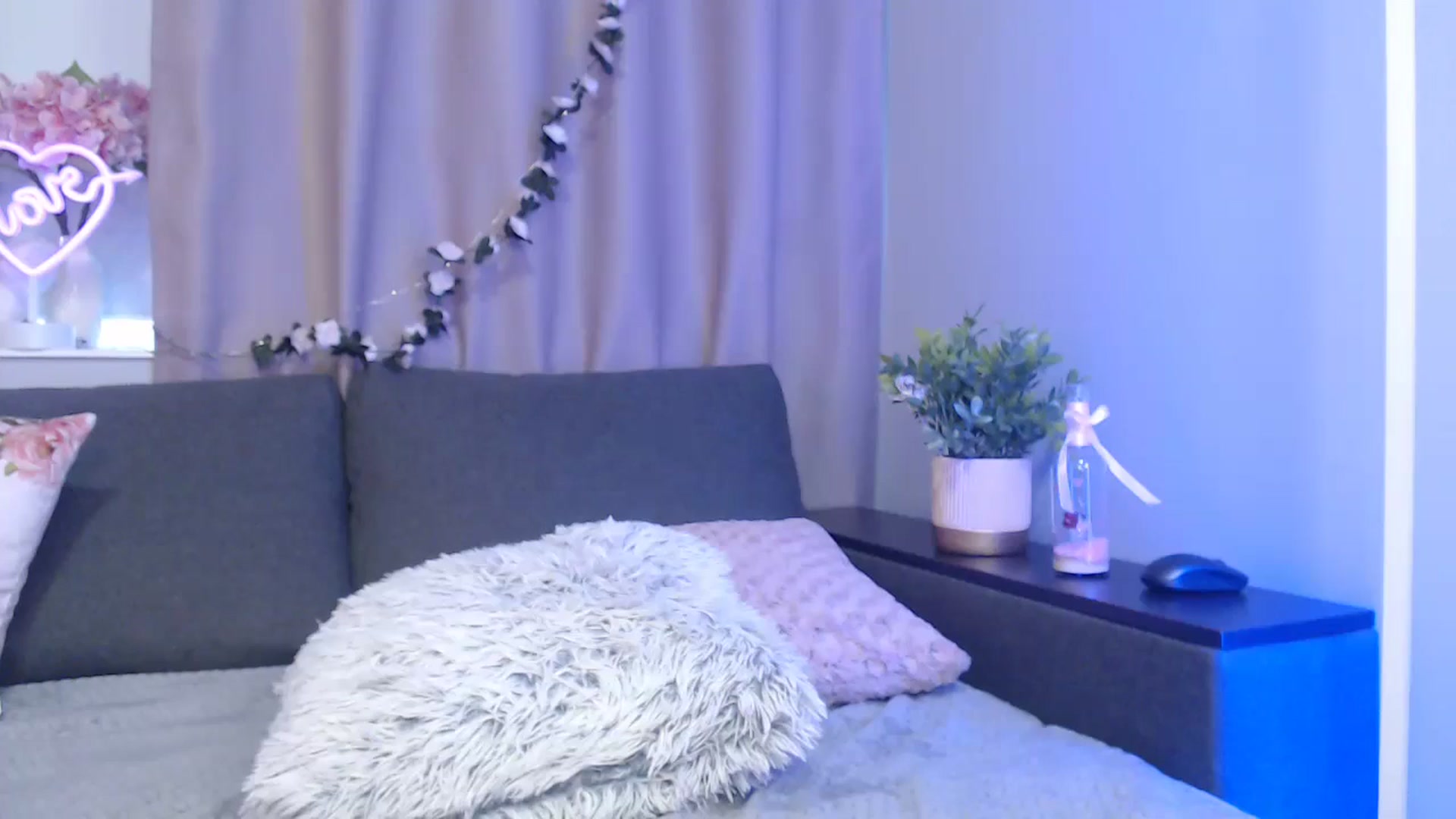 Gallery image thumbnail from LaneyGrey's myfreecams stream on, 09/14/2024, 09:36 image 18 of 20