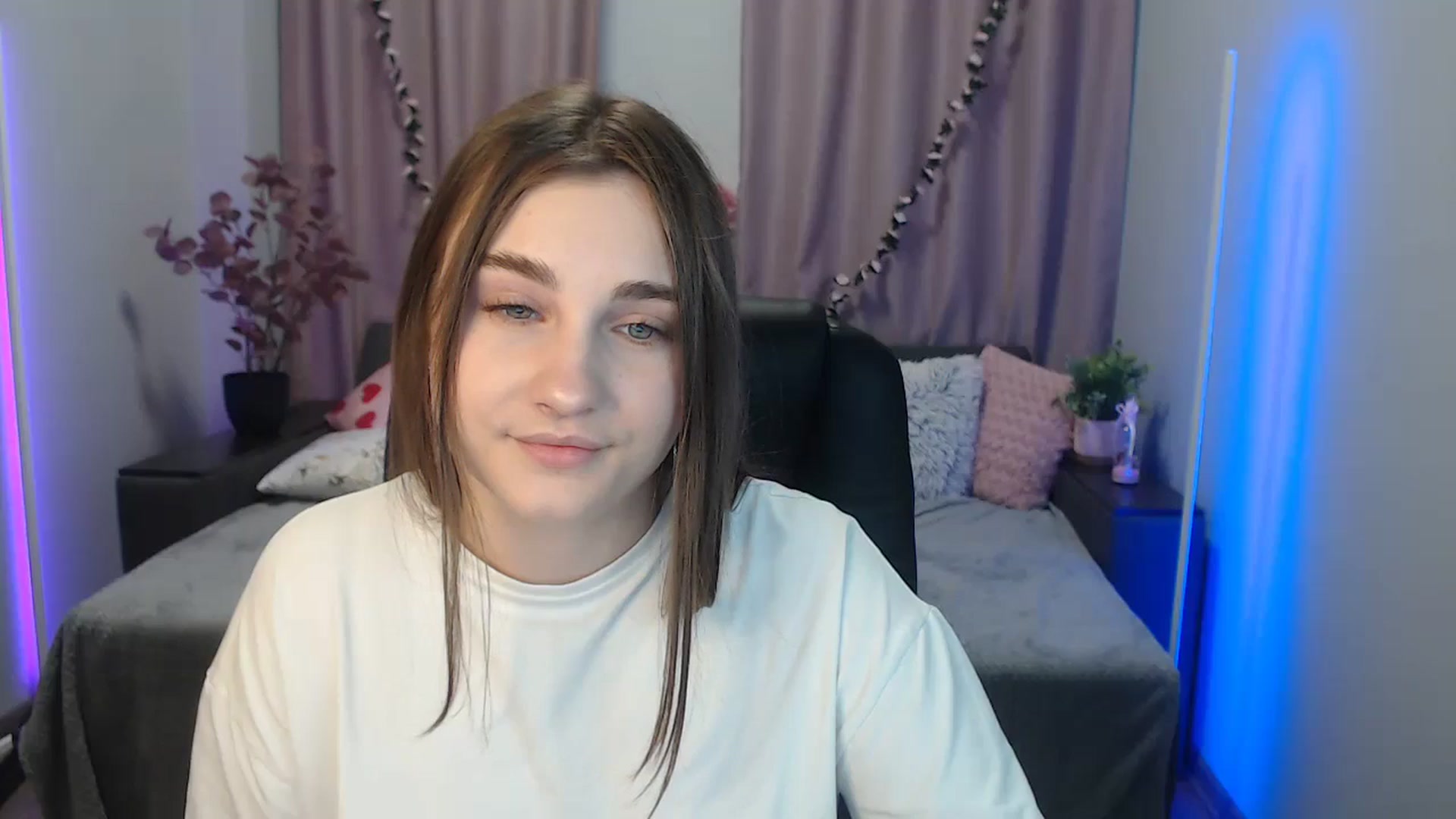 Gallery image thumbnail from LaneyGrey's myfreecams stream on, 09/16/2024, 08:33 image 4 of 20