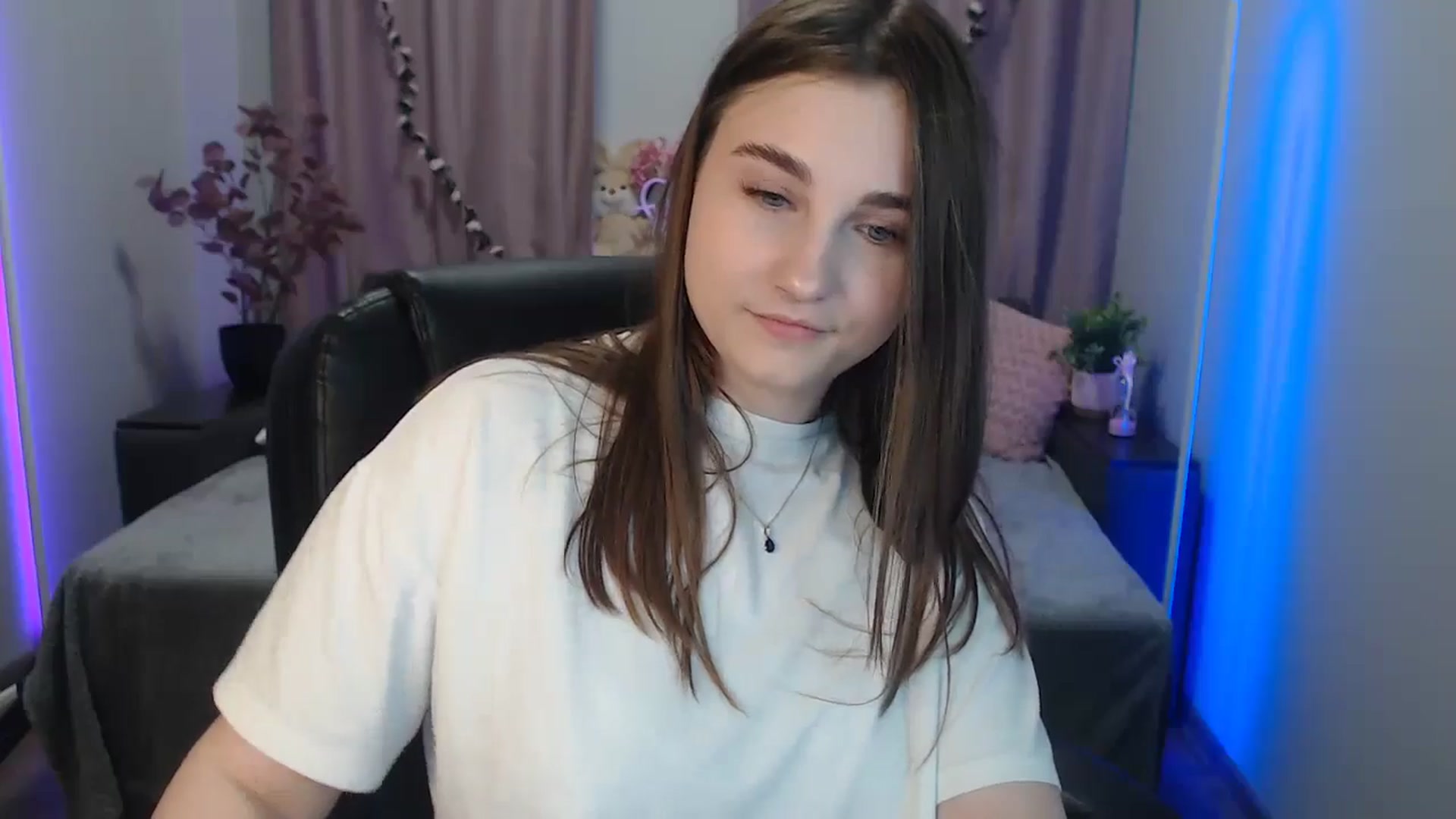 Gallery image thumbnail from LaneyGrey's myfreecams stream on, 09/16/2024, 08:33 image 19 of 20