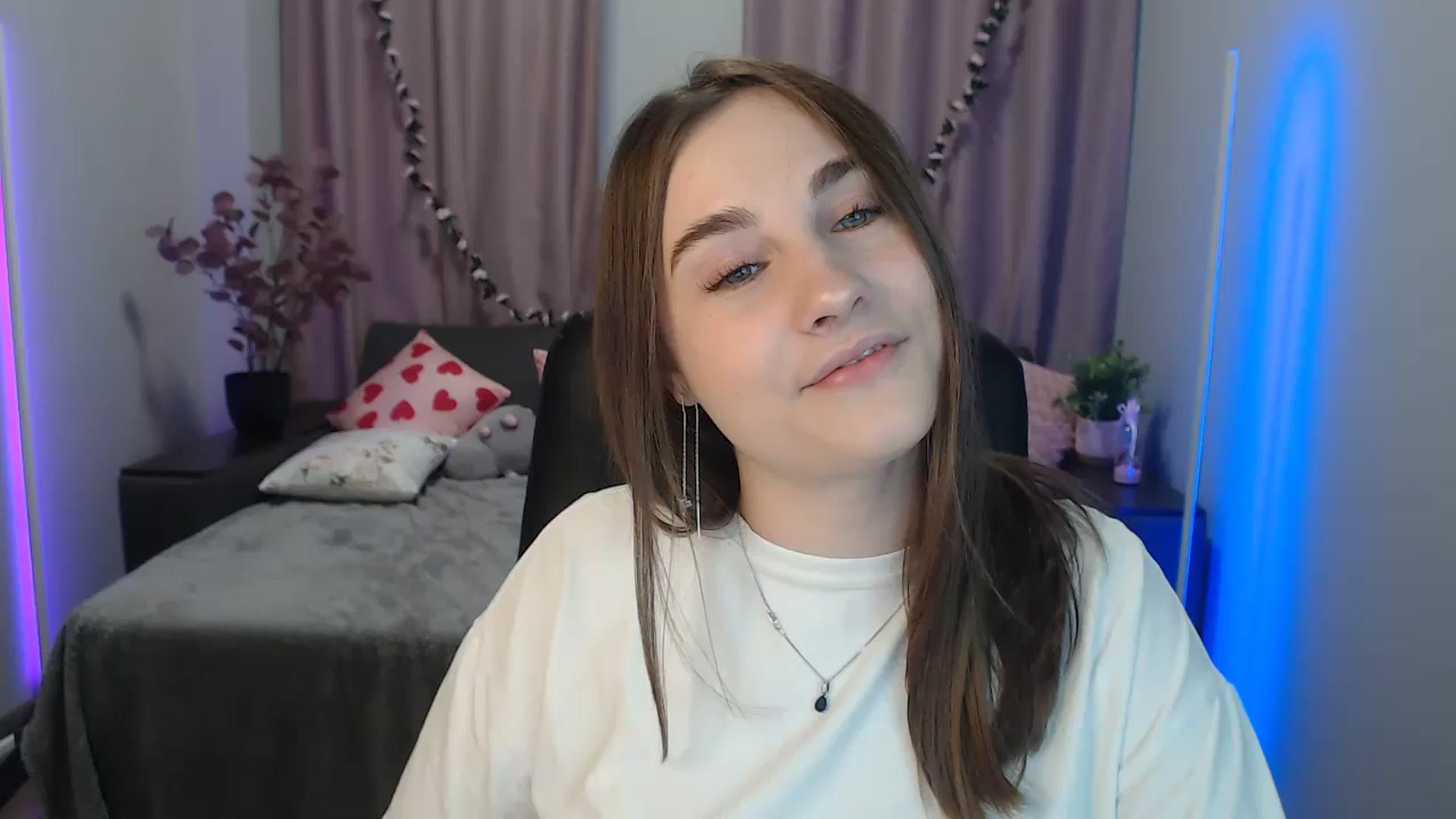 Gallery image thumbnail from LaneyGrey's myfreecams stream on, 09/16/2024, 08:33 image 9 of 20