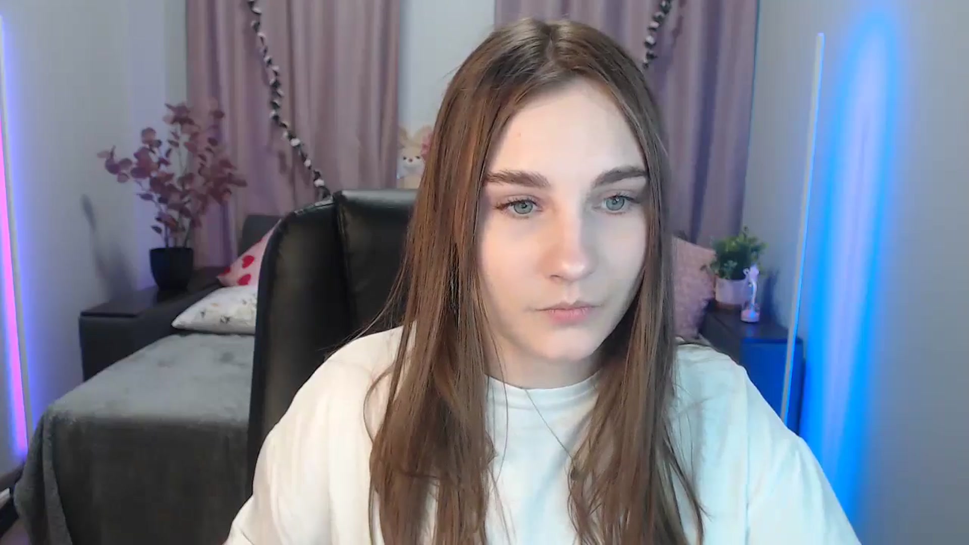 Gallery image thumbnail from LaneyGrey's myfreecams stream on, 09/16/2024, 08:33 image 7 of 20