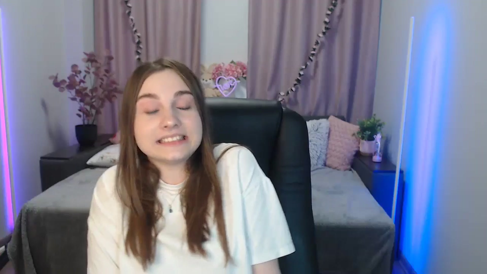 Gallery image thumbnail from LaneyGrey's myfreecams stream on, 09/16/2024, 08:33 image 8 of 20