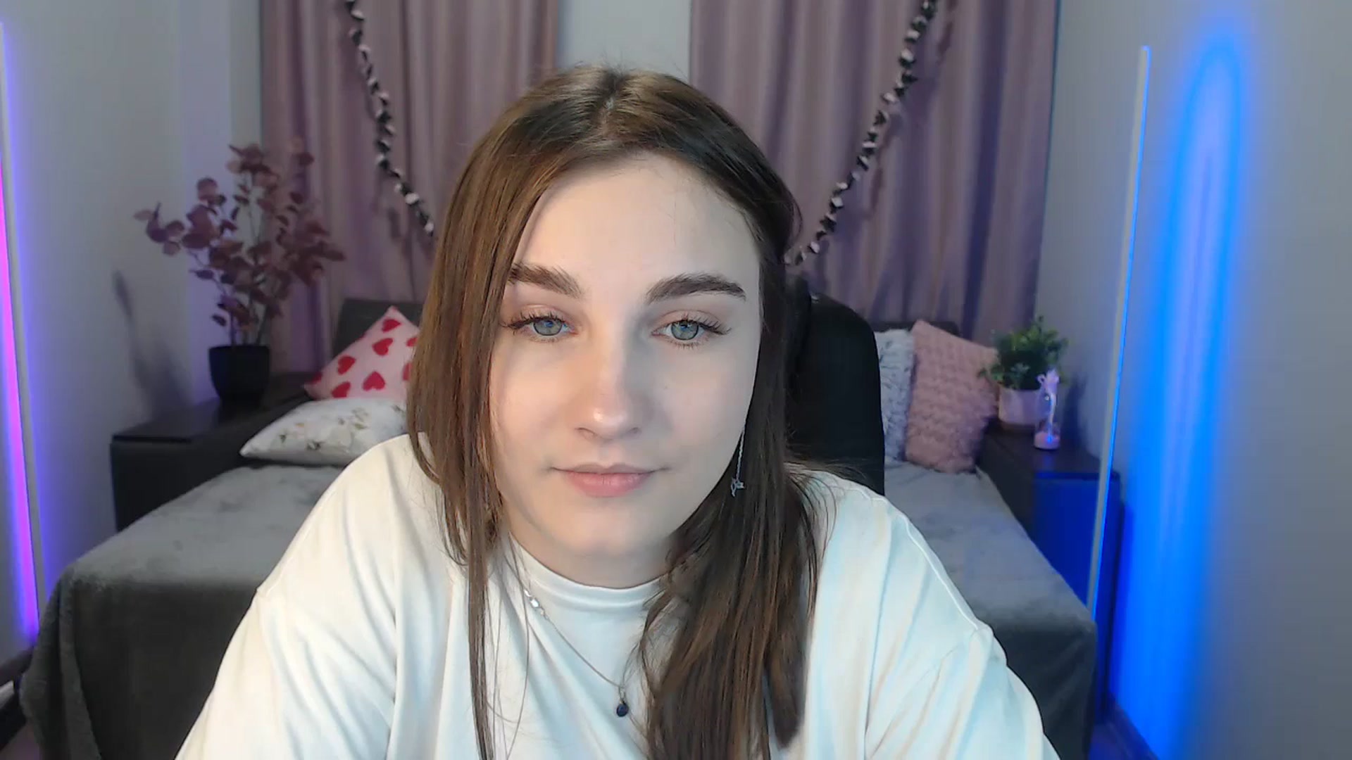 Gallery image thumbnail from LaneyGrey's myfreecams stream on, 09/16/2024, 08:33 image 10 of 20