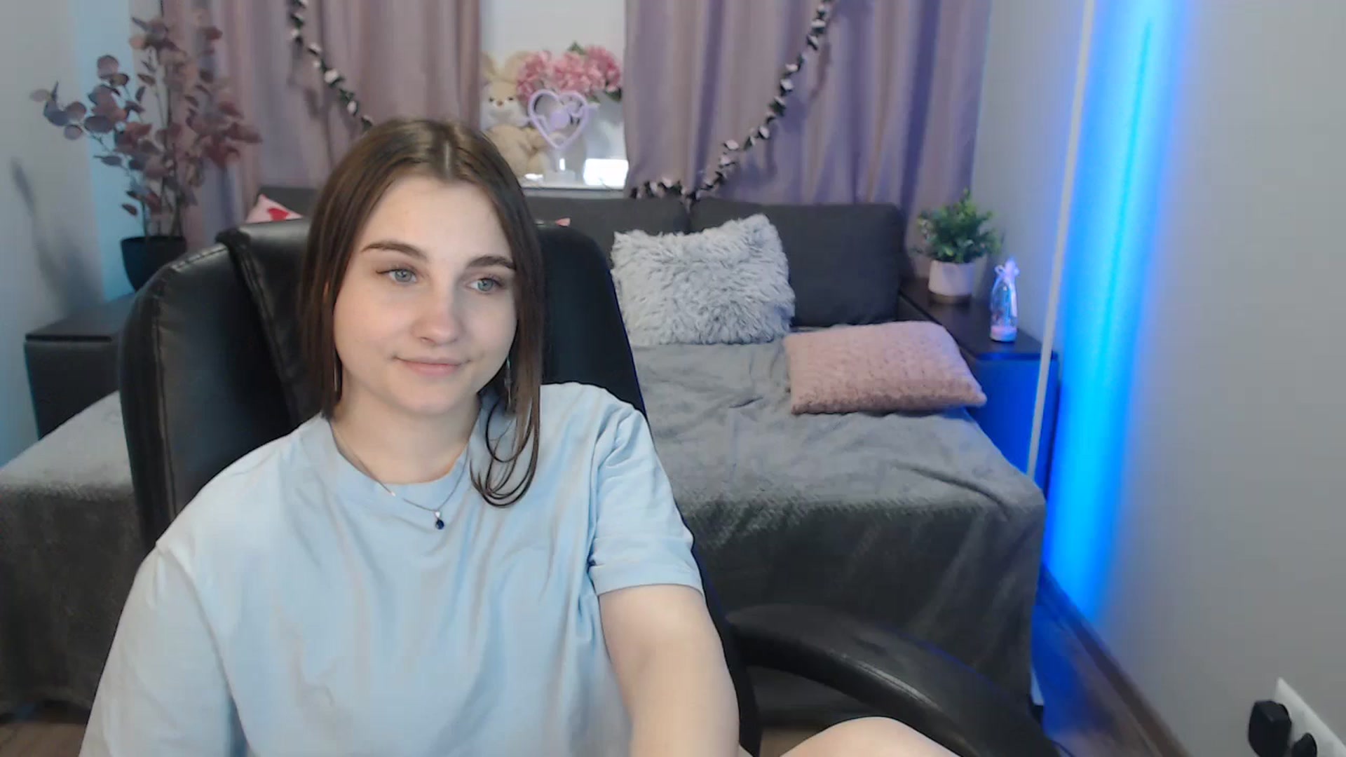 Gallery image thumbnail from LaneyGrey's myfreecams stream on, 09/17/2024, 10:28 image 1 of 20