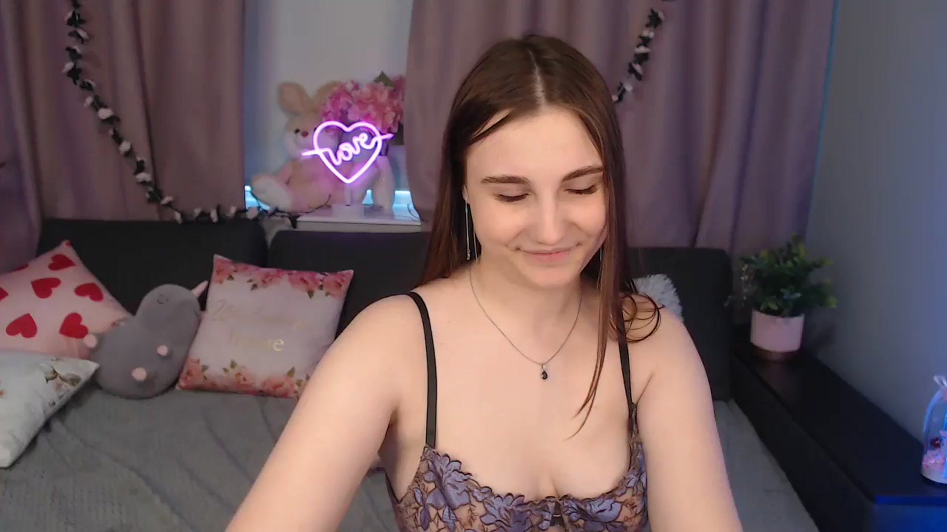 Gallery image thumbnail from LaneyGrey's myfreecams stream on, 09/20/2024, 13:25 image 1 of 20