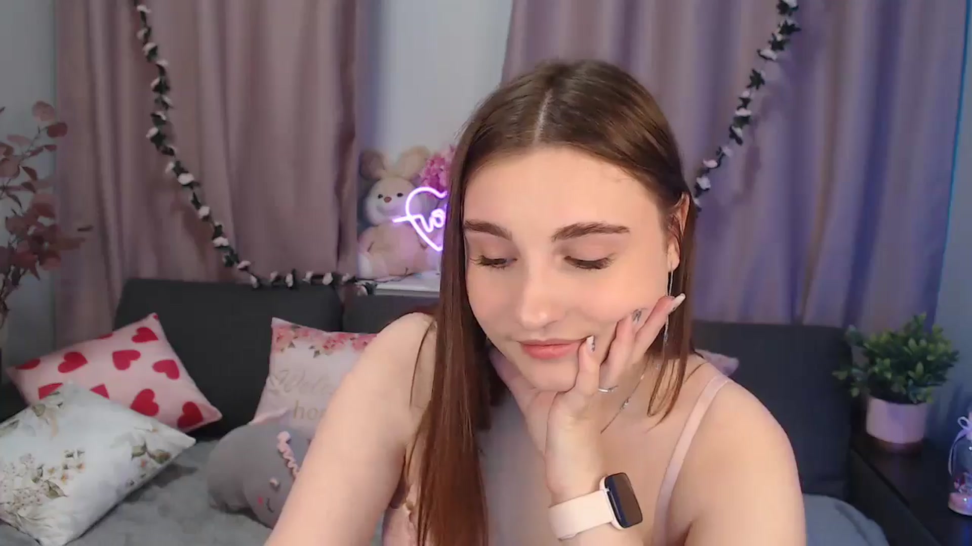 Gallery image thumbnail from LaneyGrey's myfreecams stream on, 09/22/2024, 09:11 image 4 of 20
