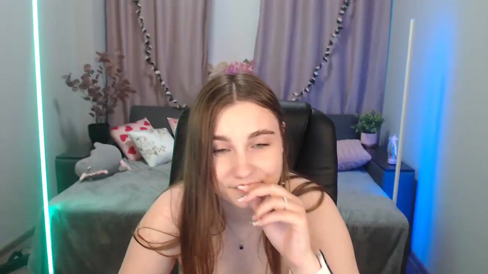 Gallery image thumbnail from LaneyGrey's myfreecams stream on, 09/22/2024, 13:48 image 12 of 20