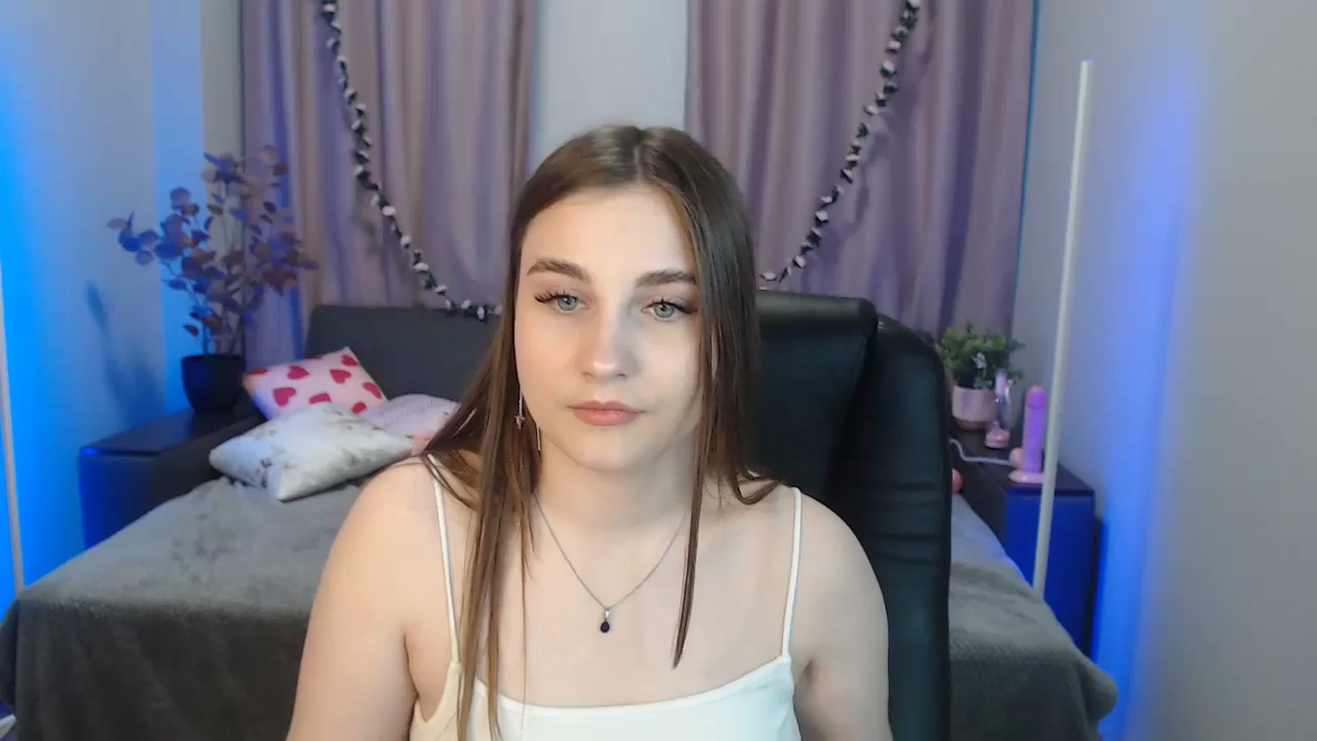 Gallery image thumbnail from LaneyGrey's myfreecams stream on, 09/25/2024, 11:19 image 7 of 20