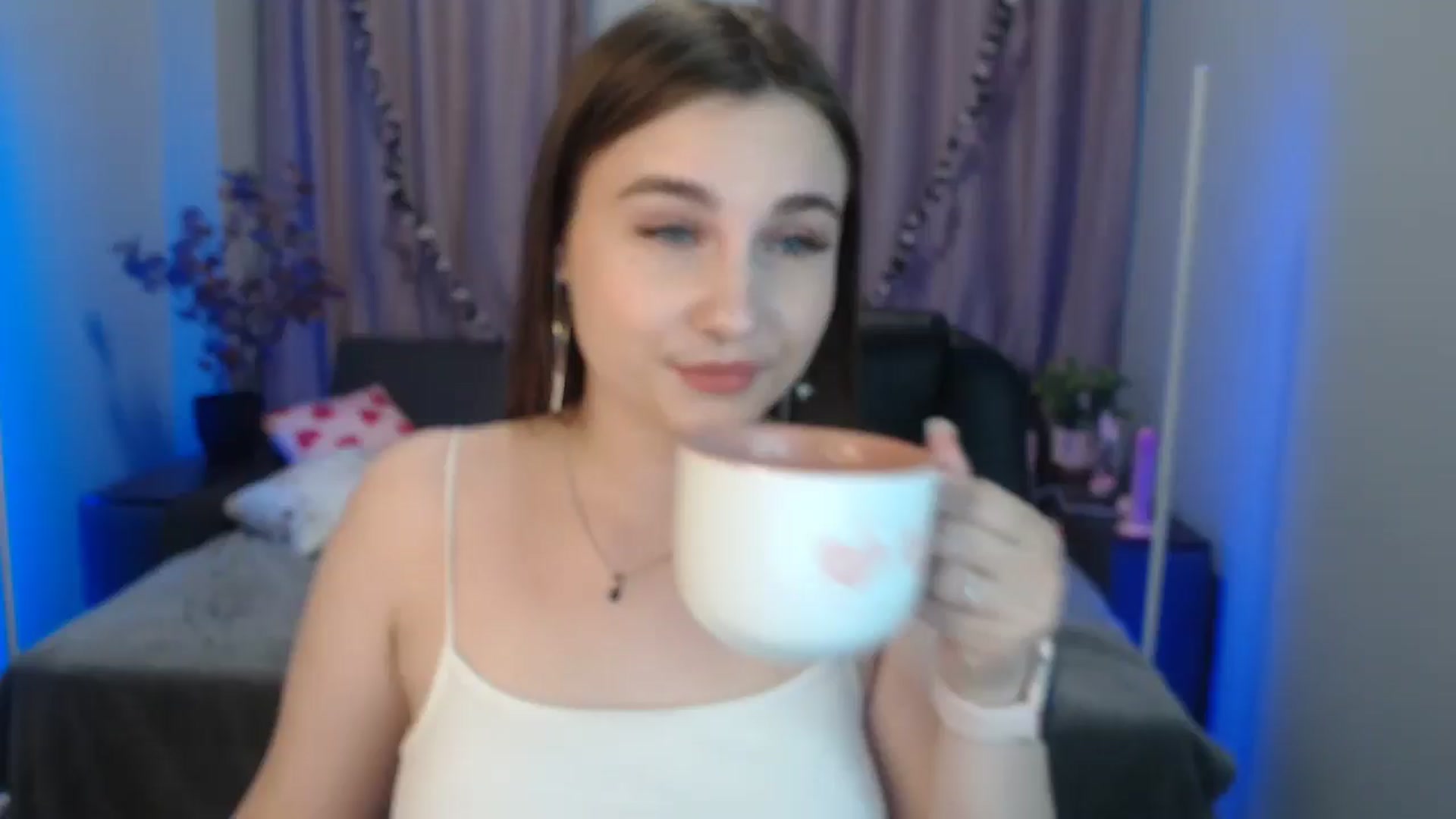 Gallery image thumbnail from LaneyGrey's myfreecams stream on, 09/25/2024, 11:19 image 1 of 20