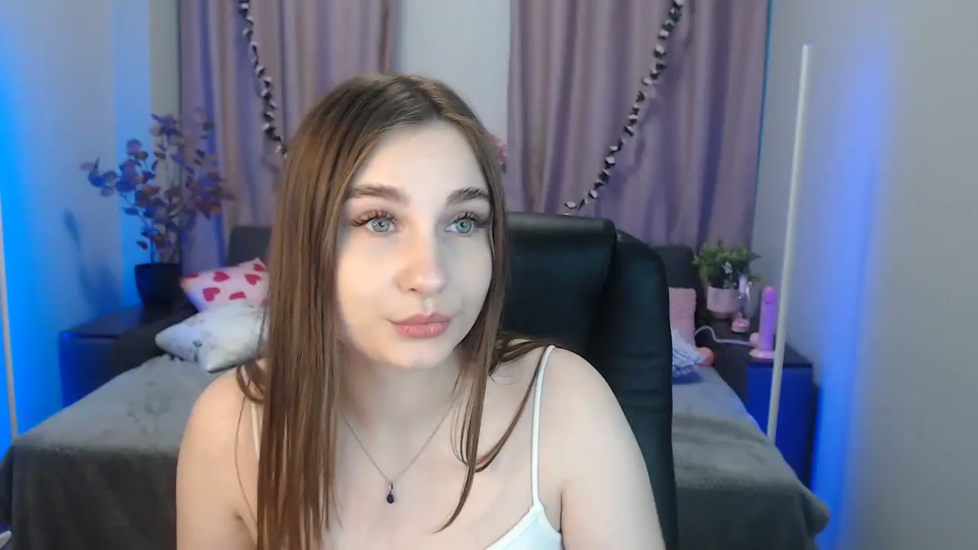 Gallery image thumbnail from LaneyGrey's myfreecams stream on, 09/25/2024, 11:19 image 5 of 20