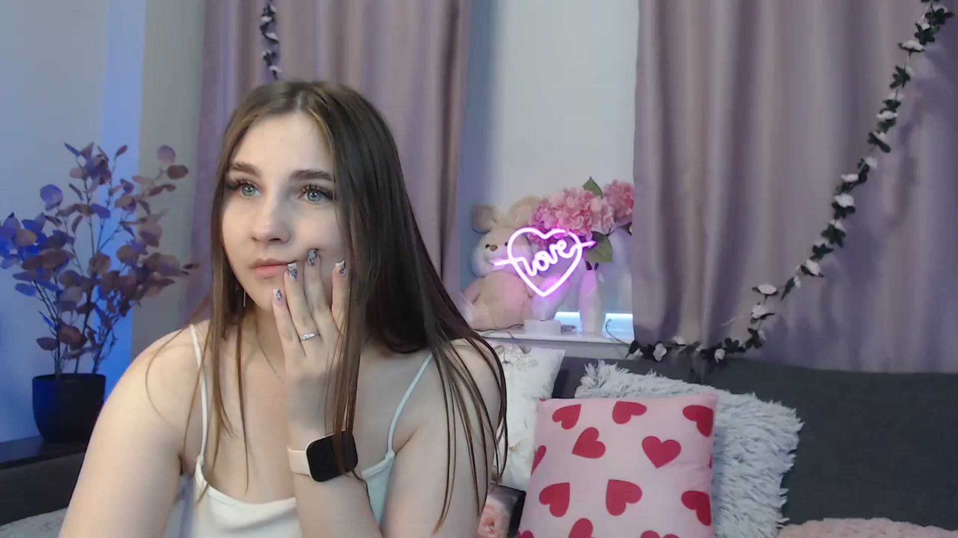 Gallery image thumbnail from LaneyGrey's myfreecams stream on, 09/25/2024, 13:43 image 15 of 20